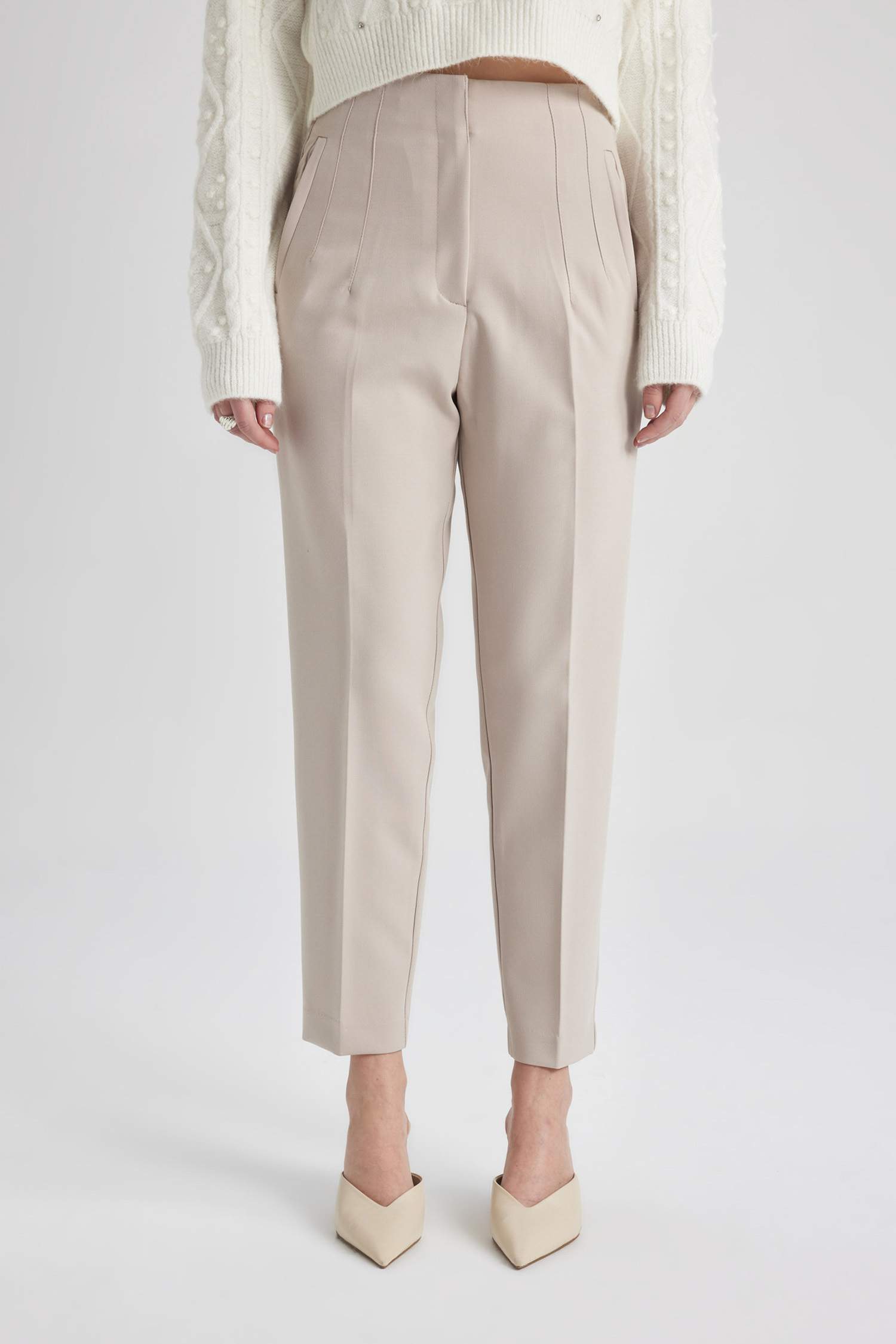 Брюки приталенного кроя с высокой талией