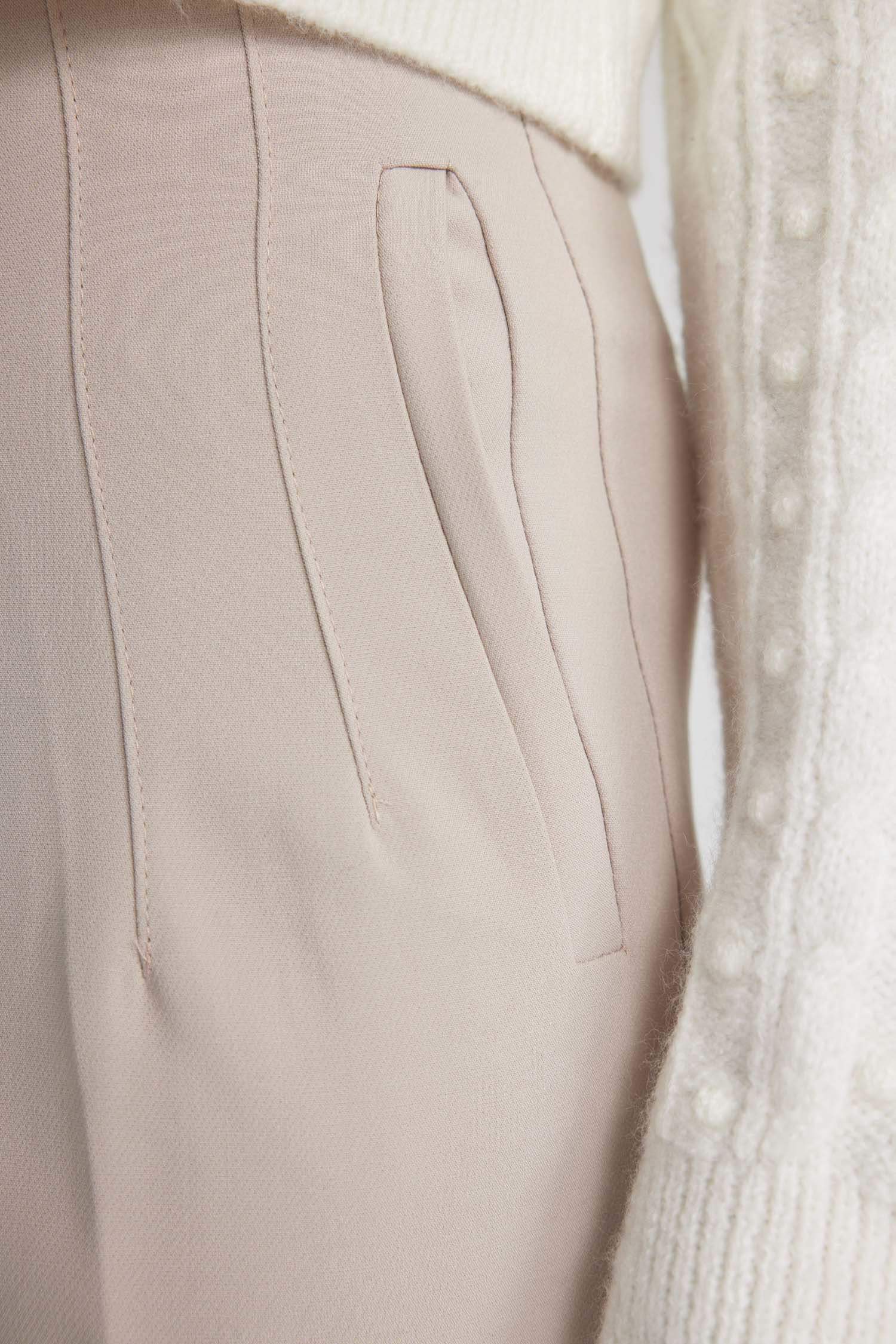 Брюки приталенного кроя с высокой талией