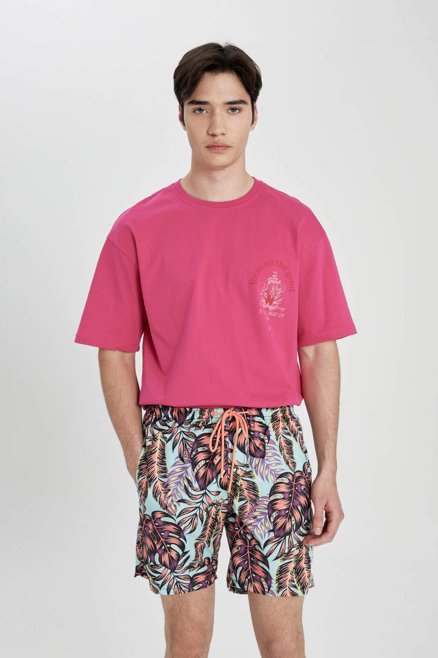 Regular Fit Desenli Deniz Şortu