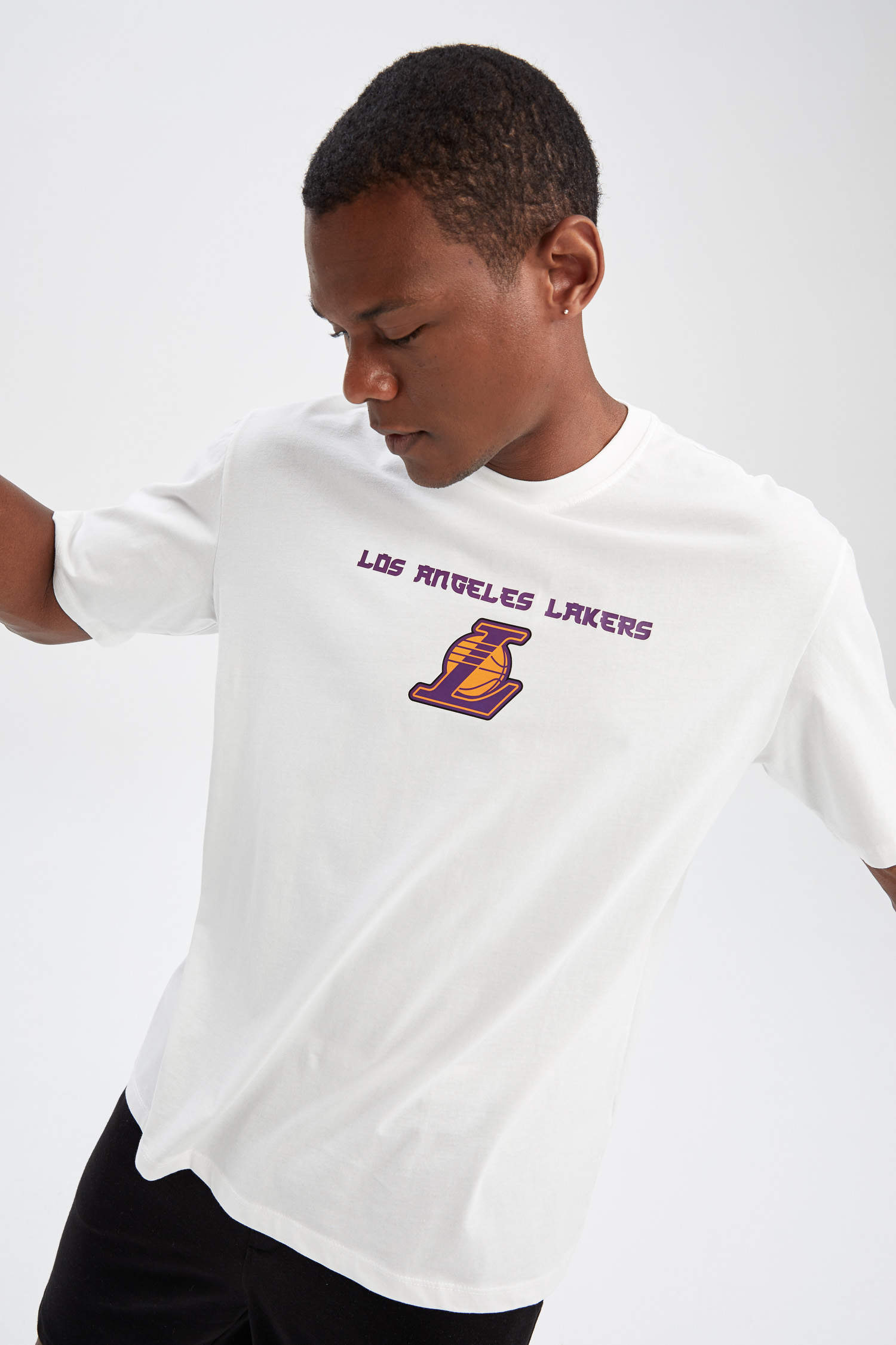 Defacto Fit NBA Los Angeles Lakers Pamuklu Penye Tişört. 5