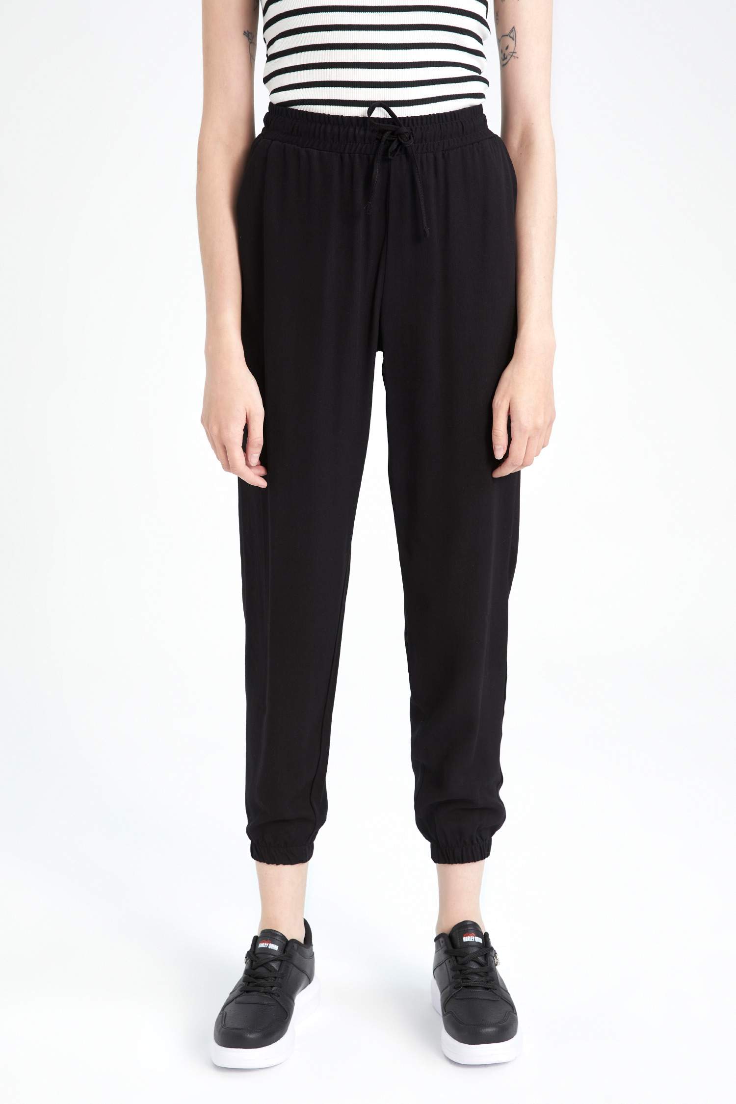 Black WOMEN Jogger Viscose Trousers 2775838 DeFacto
