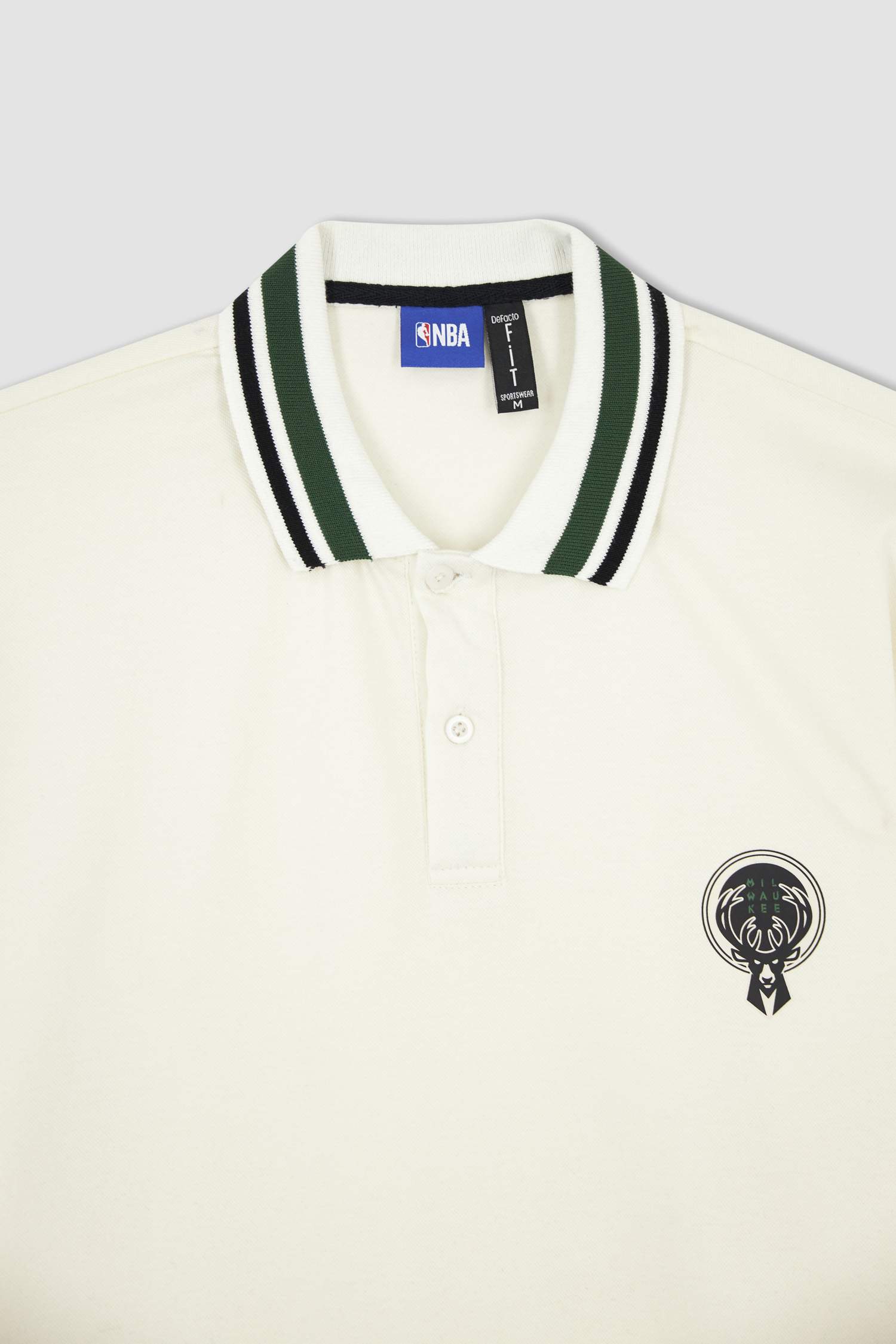 تي شيرت قطني ممشط بياقة بولو من NBA Milwaukee Bucks