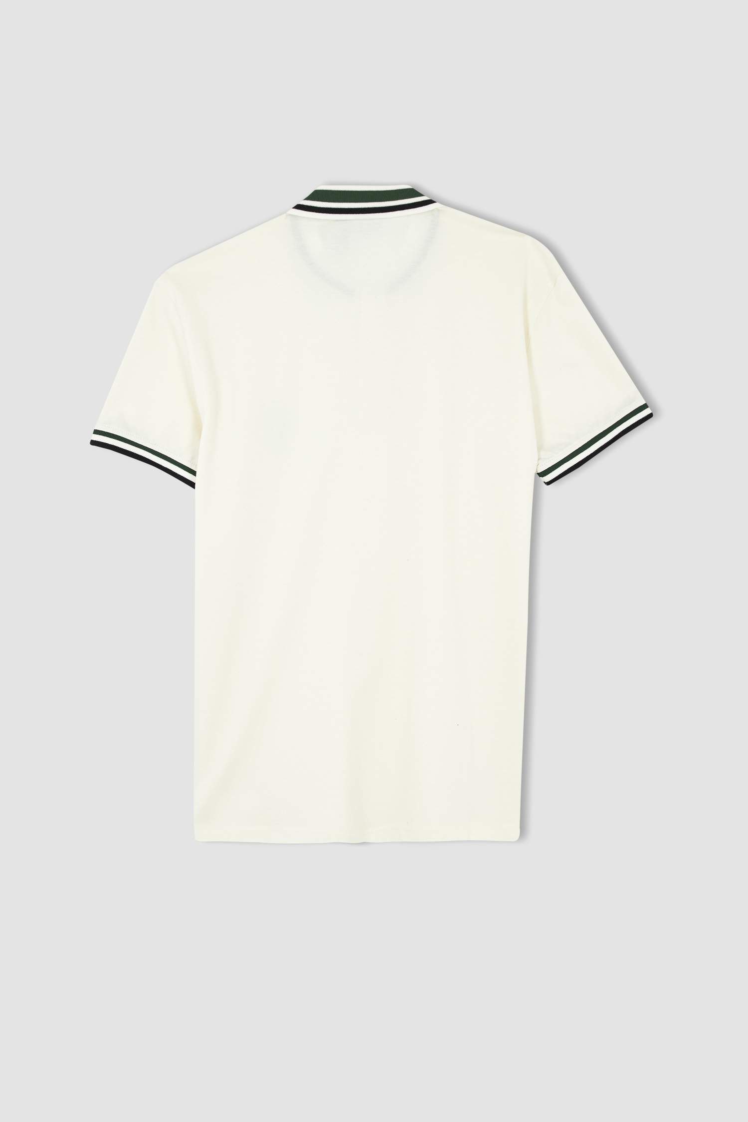 تي شيرت قطني ممشط بياقة بولو من NBA Milwaukee Bucks