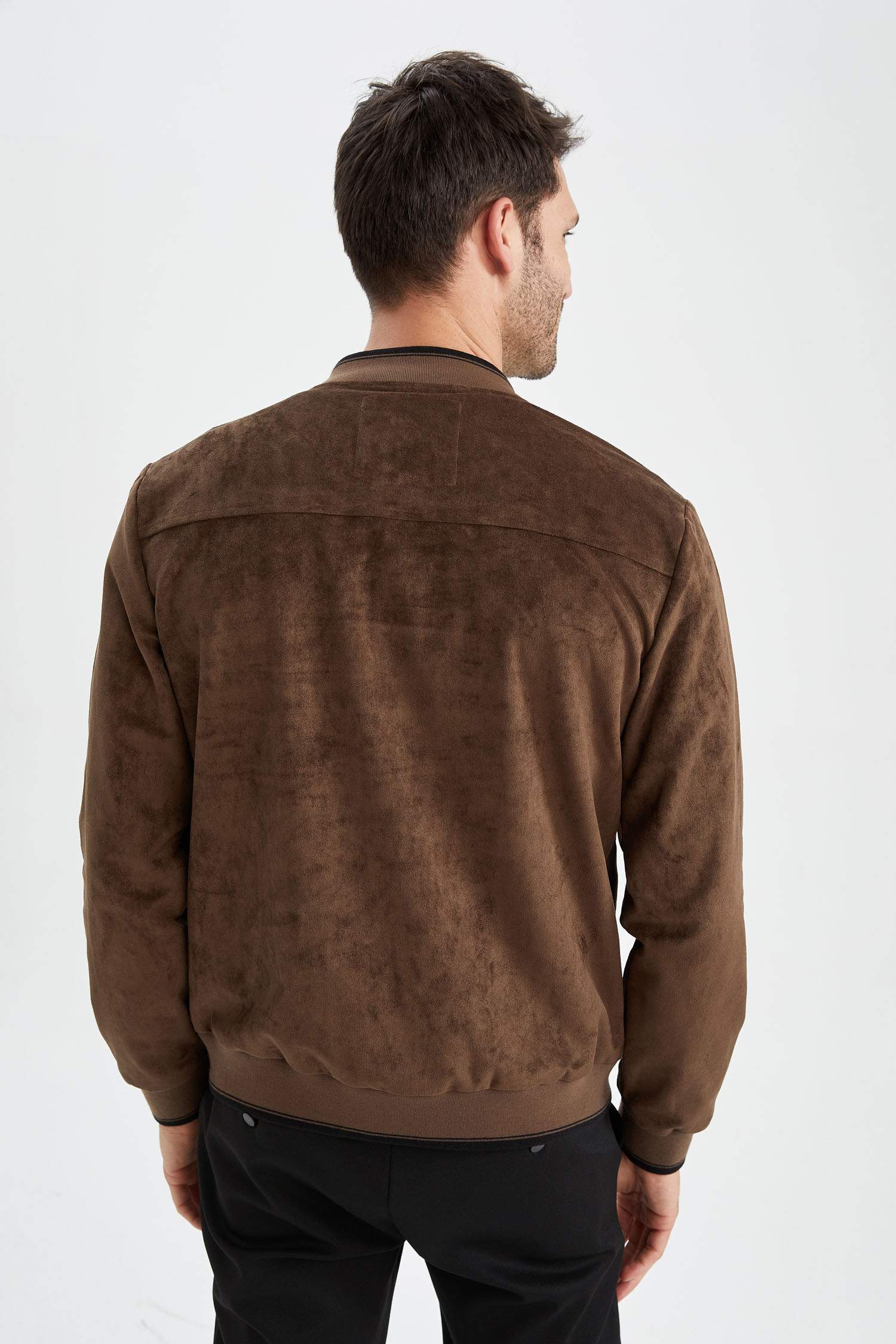 Куртка приталенного кроя из замши для мужчин