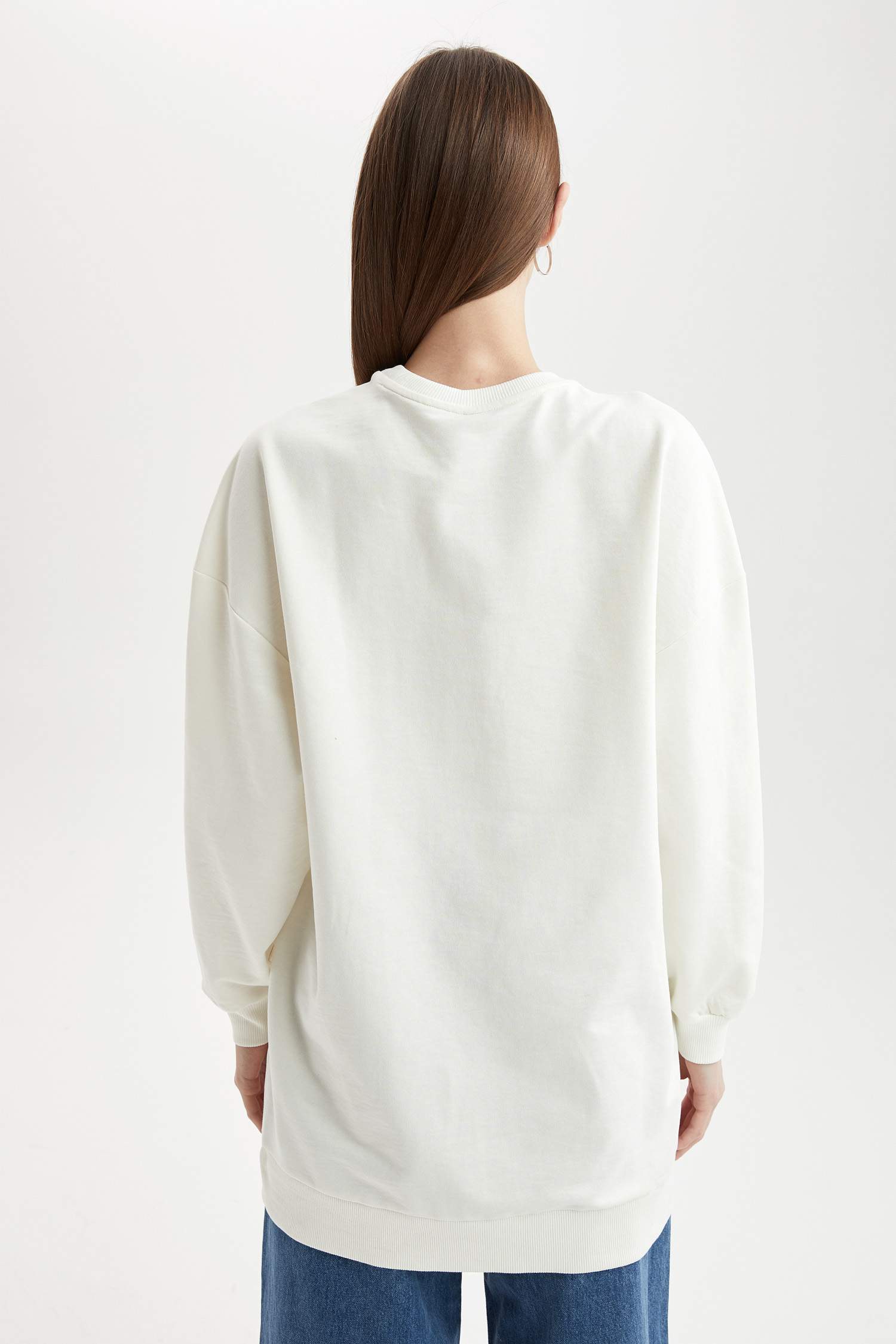 thin crewneck sweatshirt