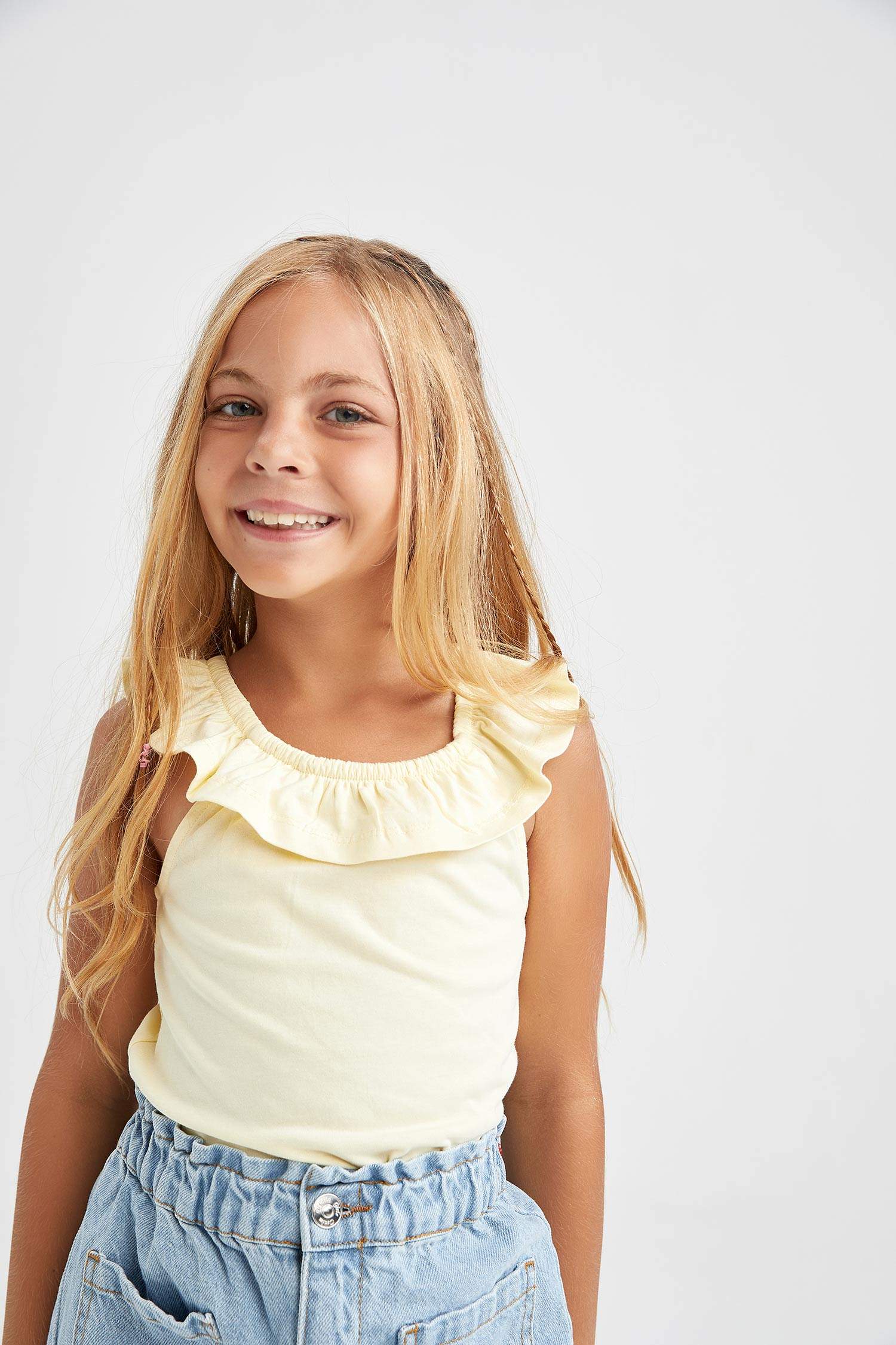 Yellow GIRLS & TEENS Girl Regular Fit Sleeveless Vest 2474010 DeFacto
