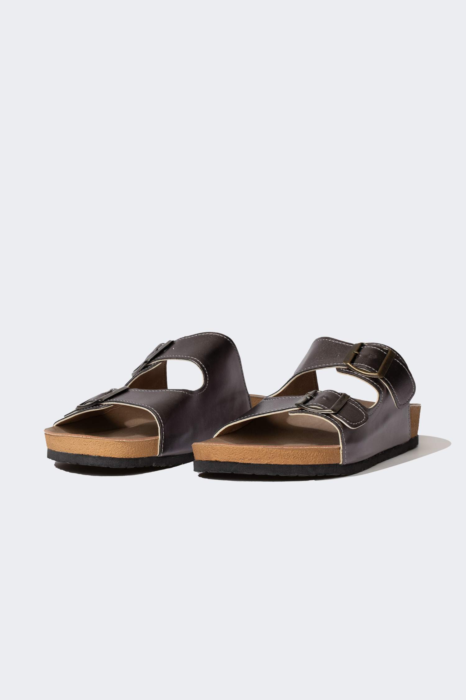 شبشب نسائي جلد صناعي بكعب مسطح