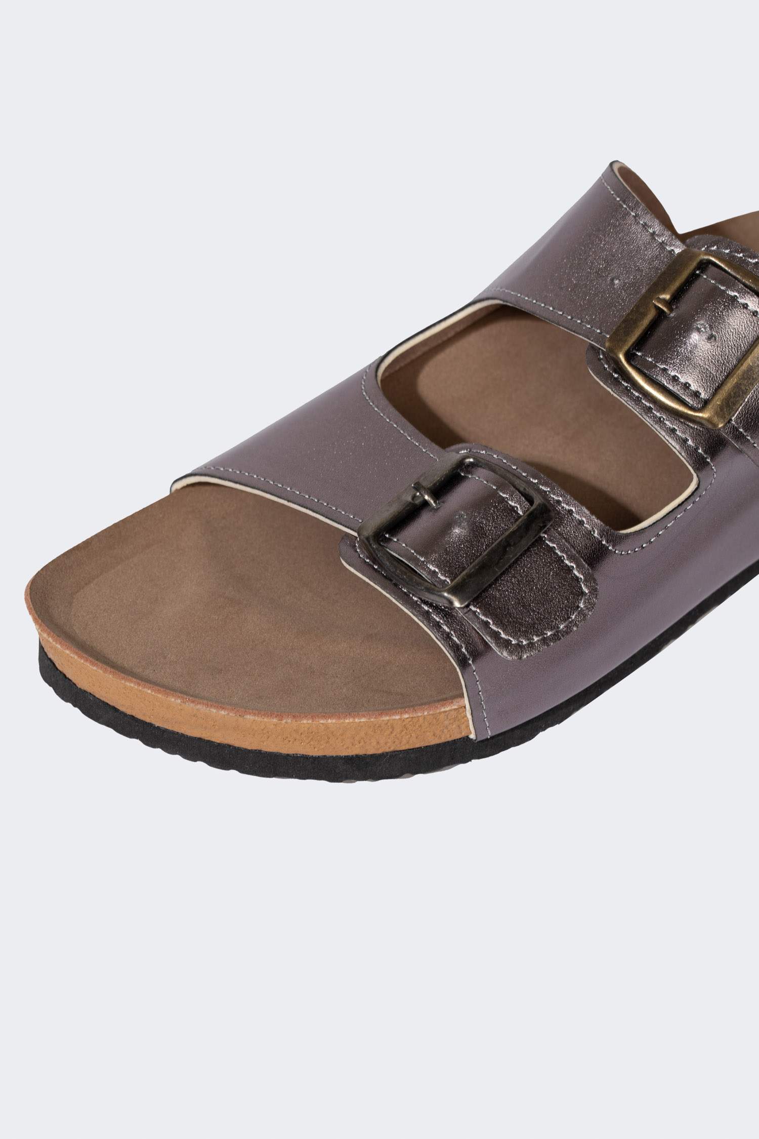 شبشب نسائي جلد صناعي بكعب مسطح