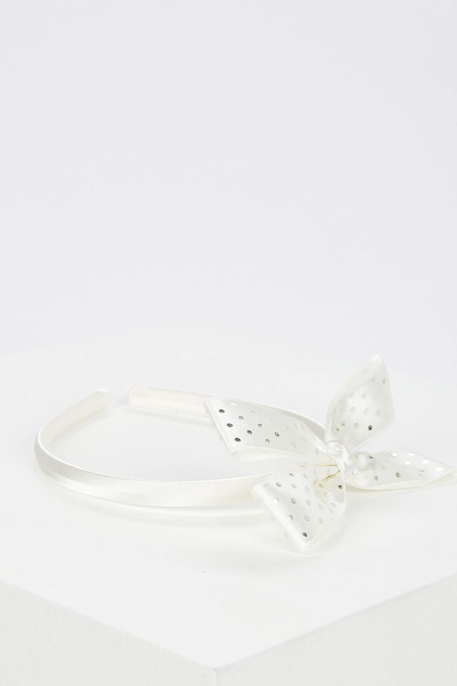 Kız Bebek Kurdele Detaylı Taç