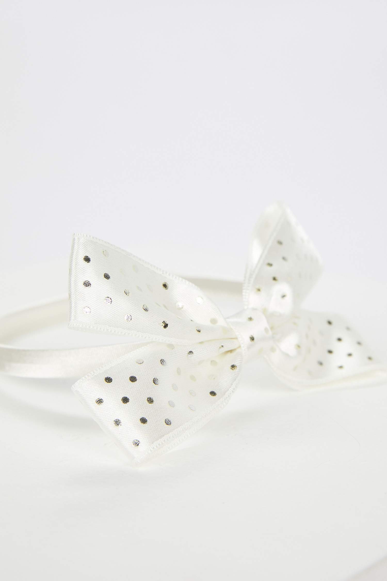 Kız Bebek Kurdele Detaylı Taç