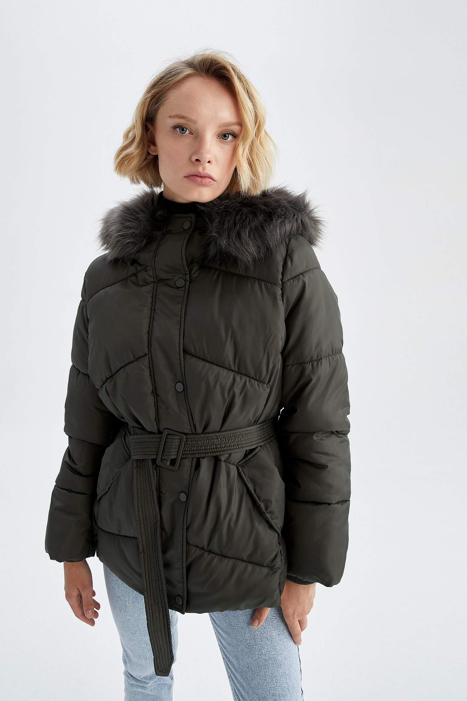 Su İtici Oversize Geniş Kesim Kapüşonlu Suni Kürklü Mont