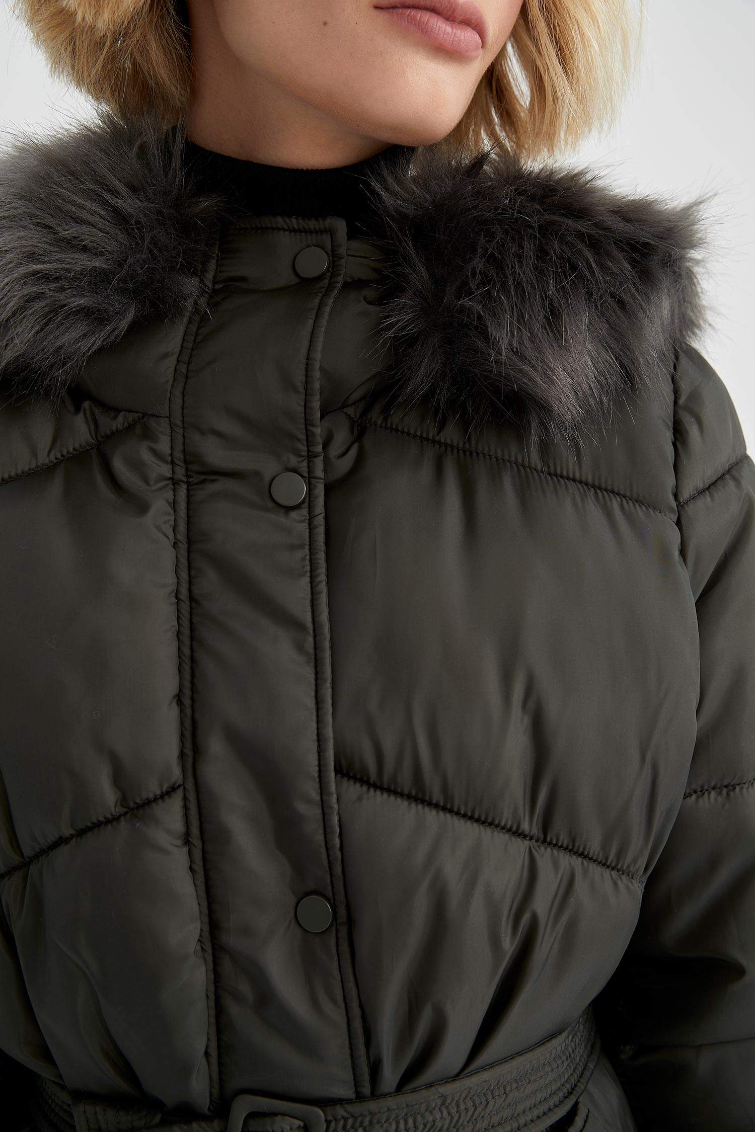 Su İtici Oversize Geniş Kesim Kapüşonlu Suni Kürklü Mont