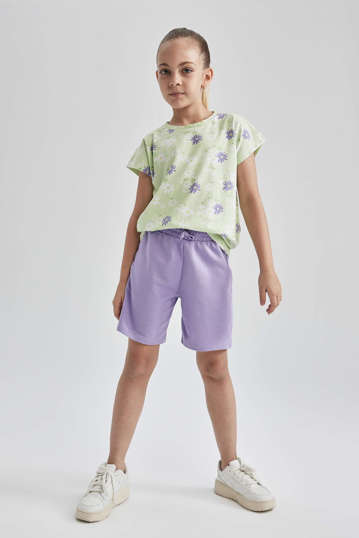 Футболка стандартного кроя с принтом для девочек