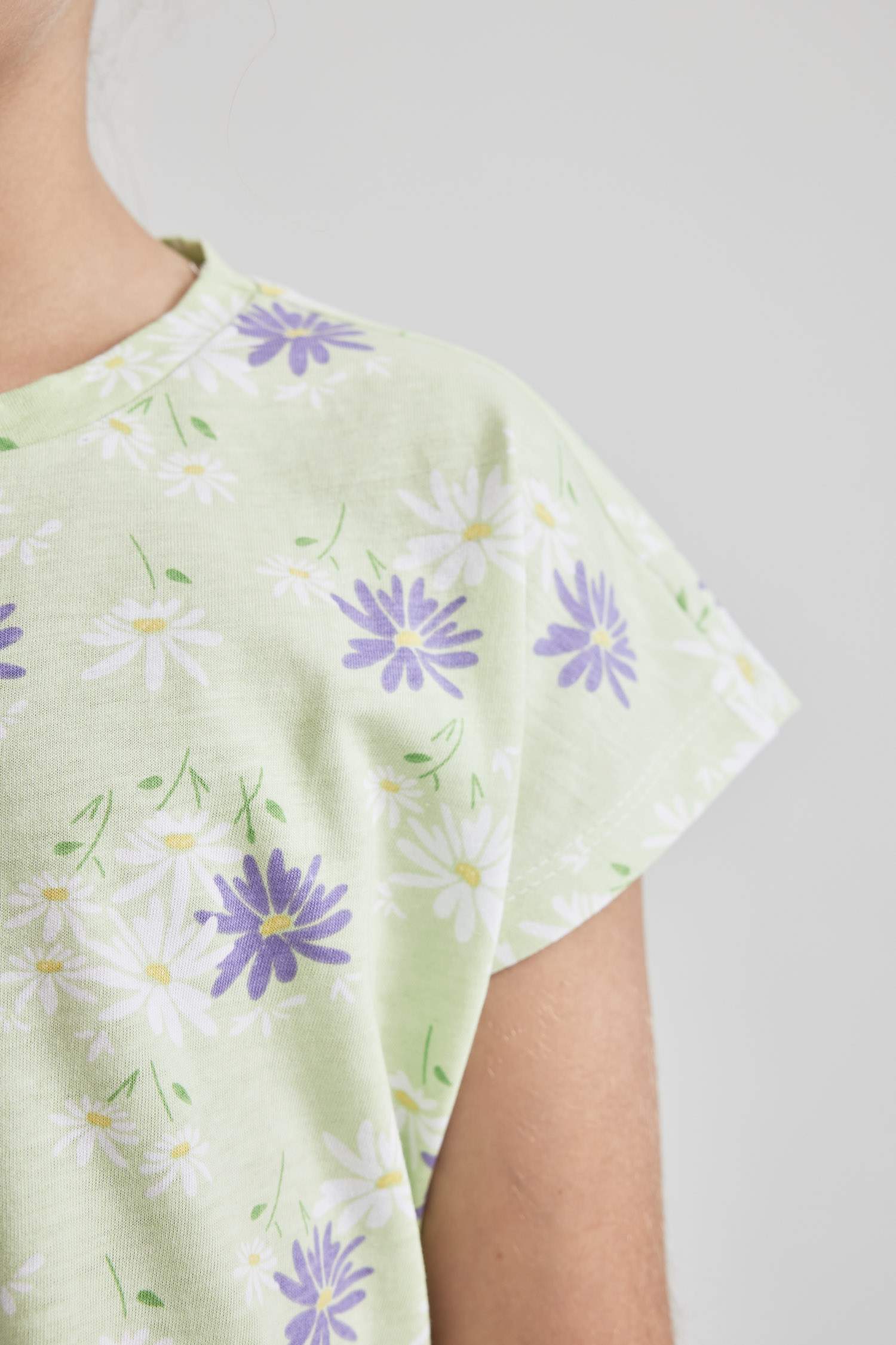 Футболка стандартного кроя с принтом для девочек