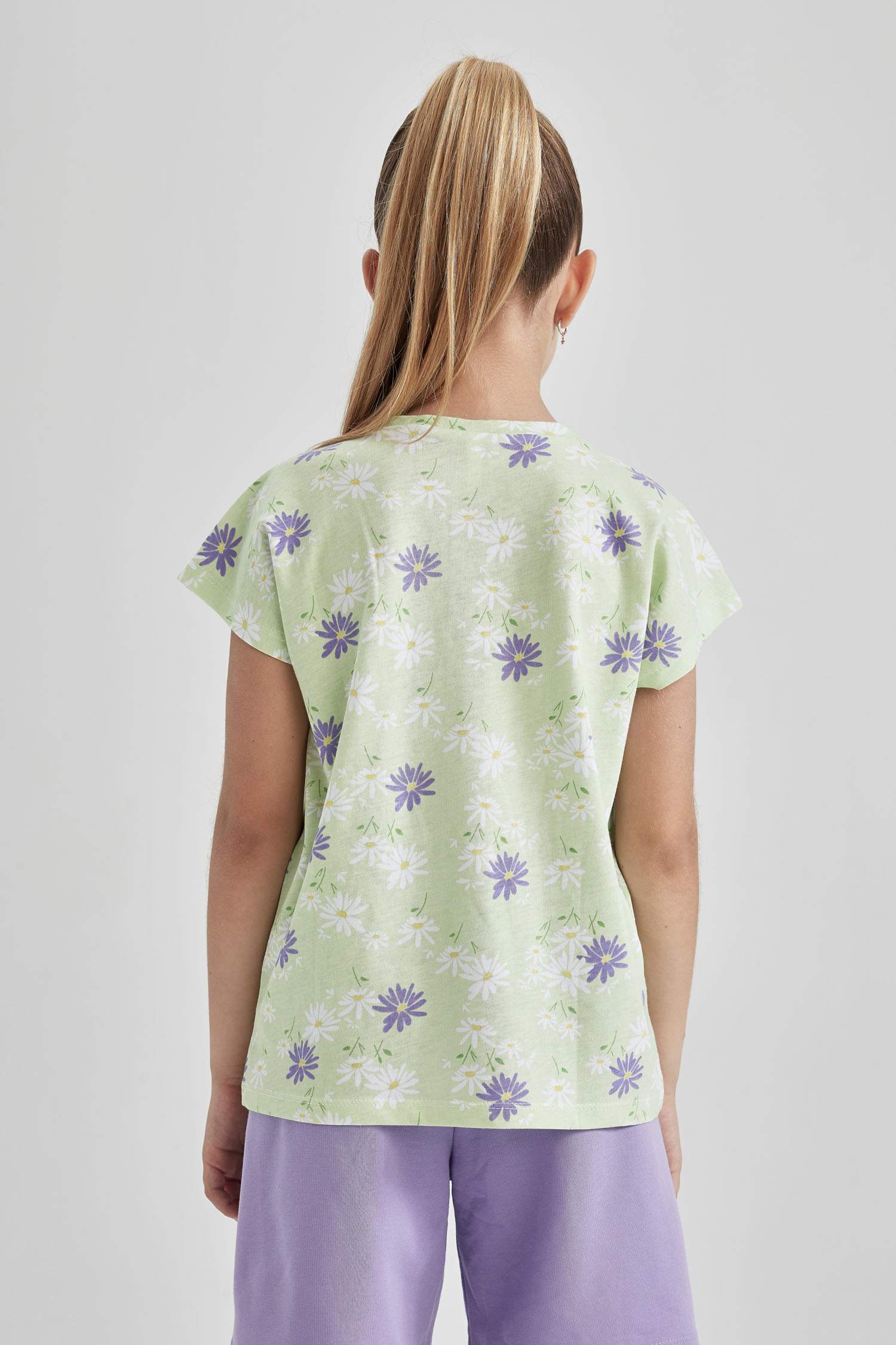 Футболка стандартного кроя с принтом для девочек