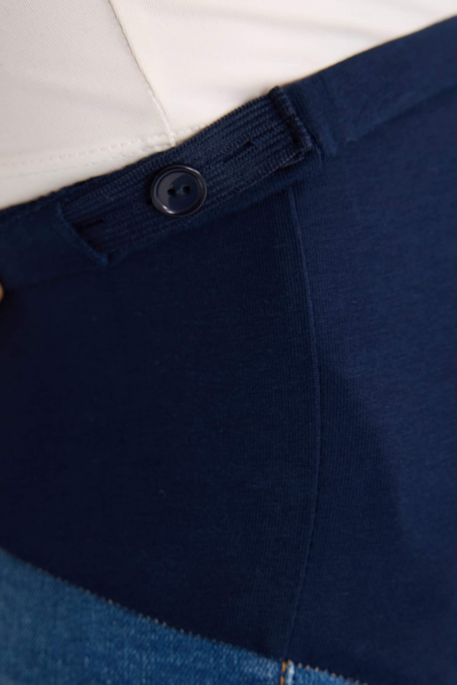 بنطلون حمل جينز سكيني فيت بخصر عالي وتفاصيل ممزقة