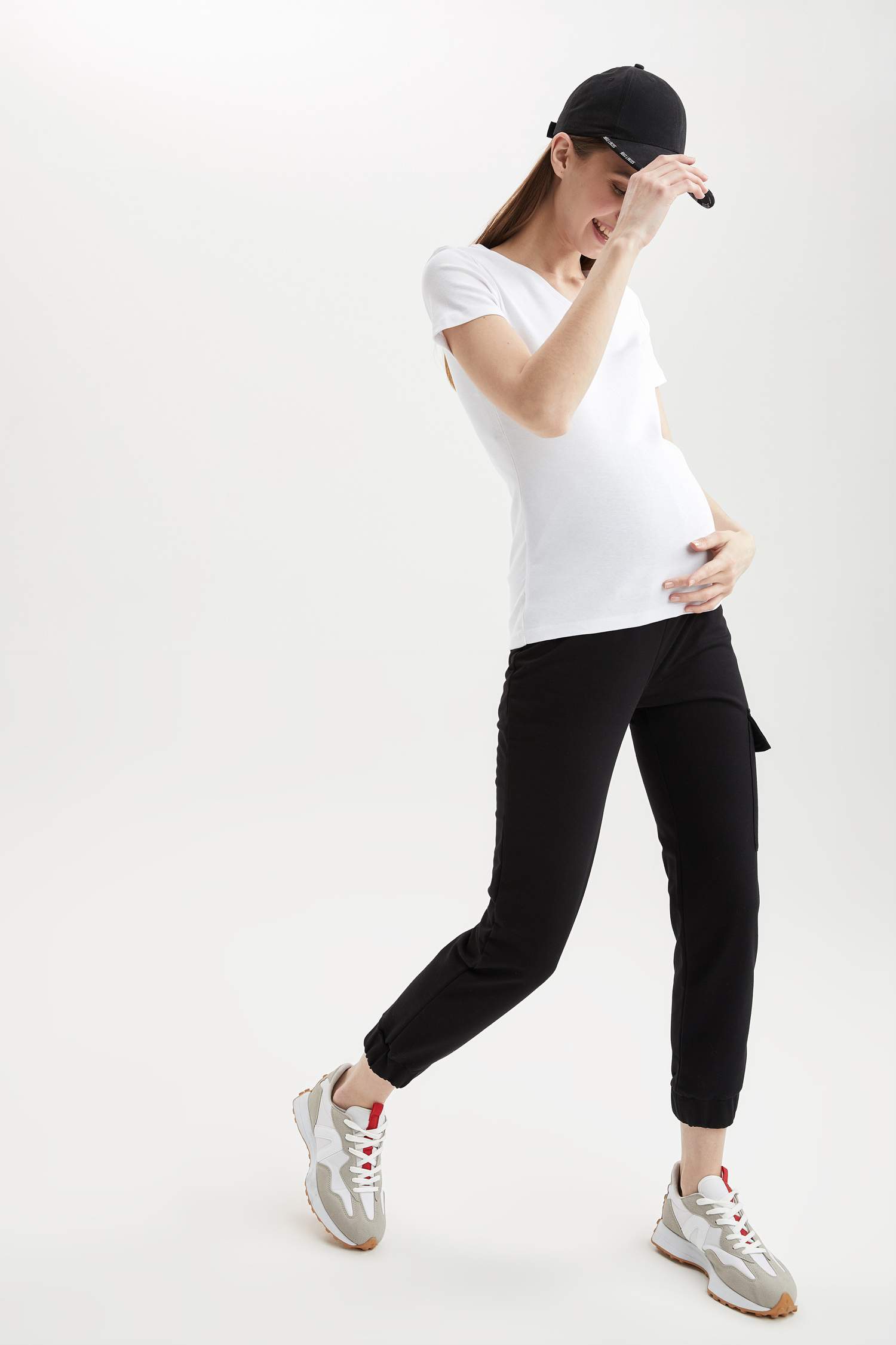 Black WOMAN Cargo Pocket Maternity Joggers 2431645 DeFacto