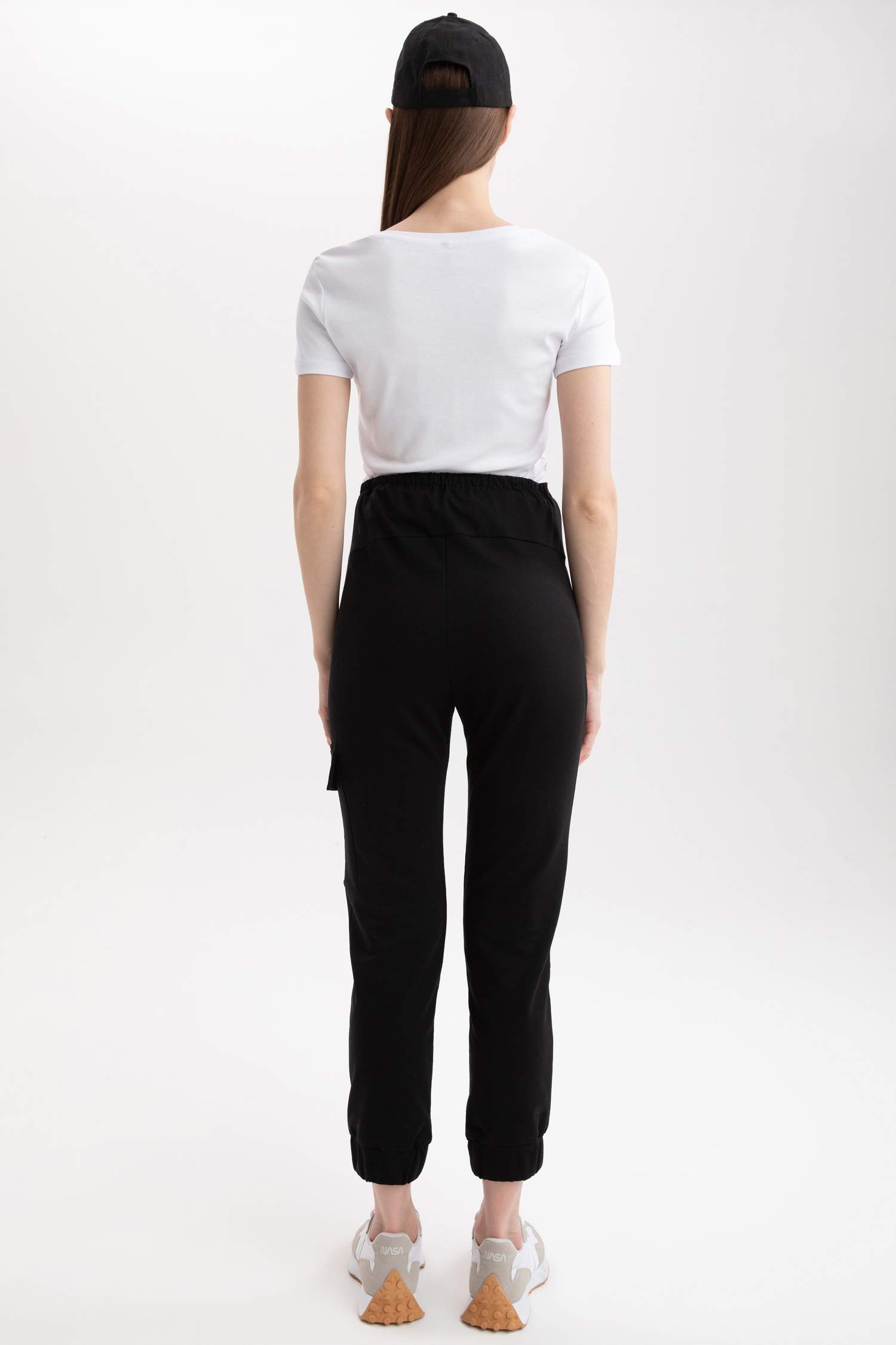 Black WOMAN Cargo Pocket Maternity Joggers 2431645 DeFacto