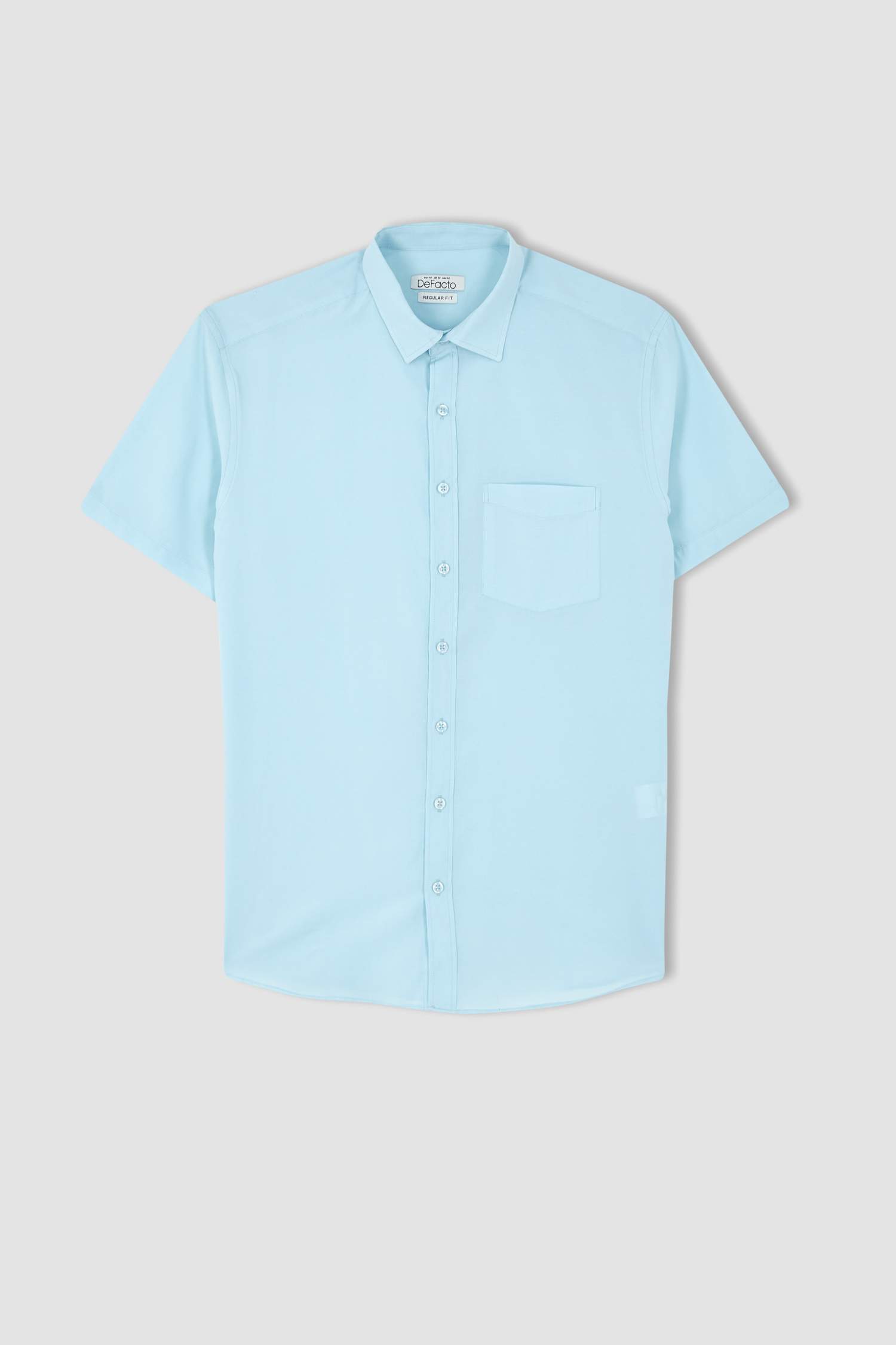 قميص بولو بقصة عادية وأكمام قصيرة