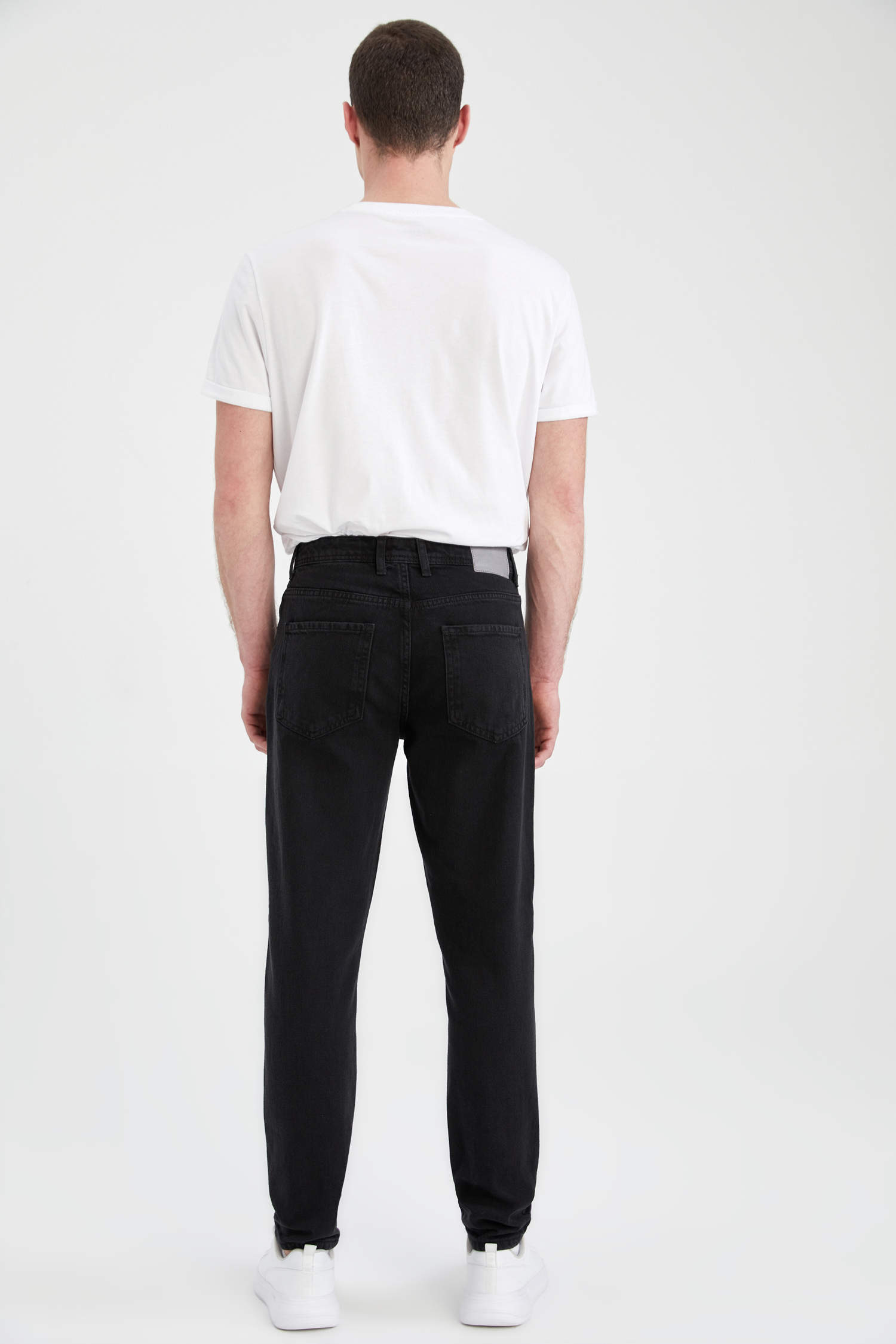 Black MEN Regular Tapered Fit Jeans 2431650 | DeFacto