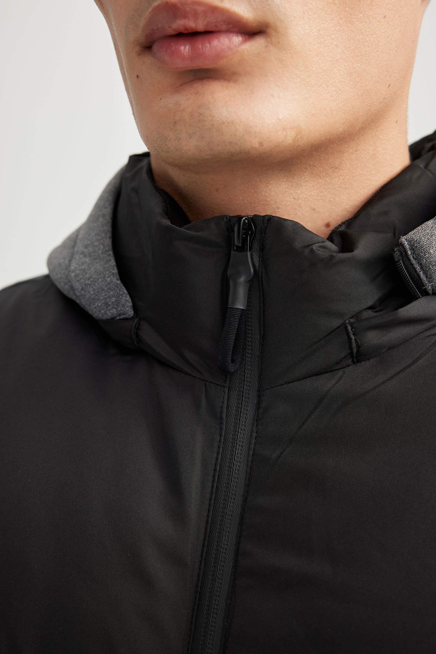 Slim Fit Kapüşonlu Şişme Yelek