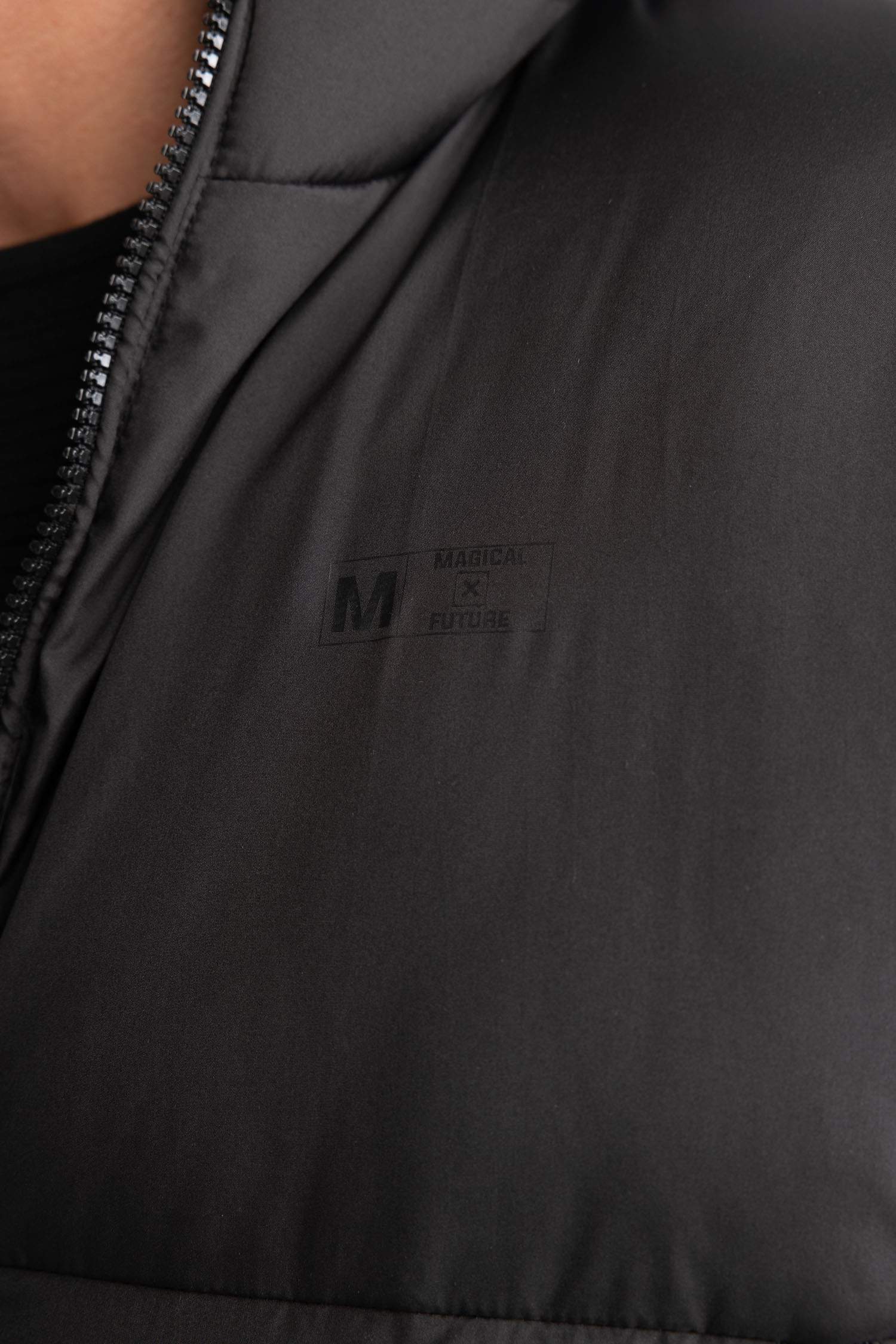 Дутая куртка стандартного кроя с капюшоном