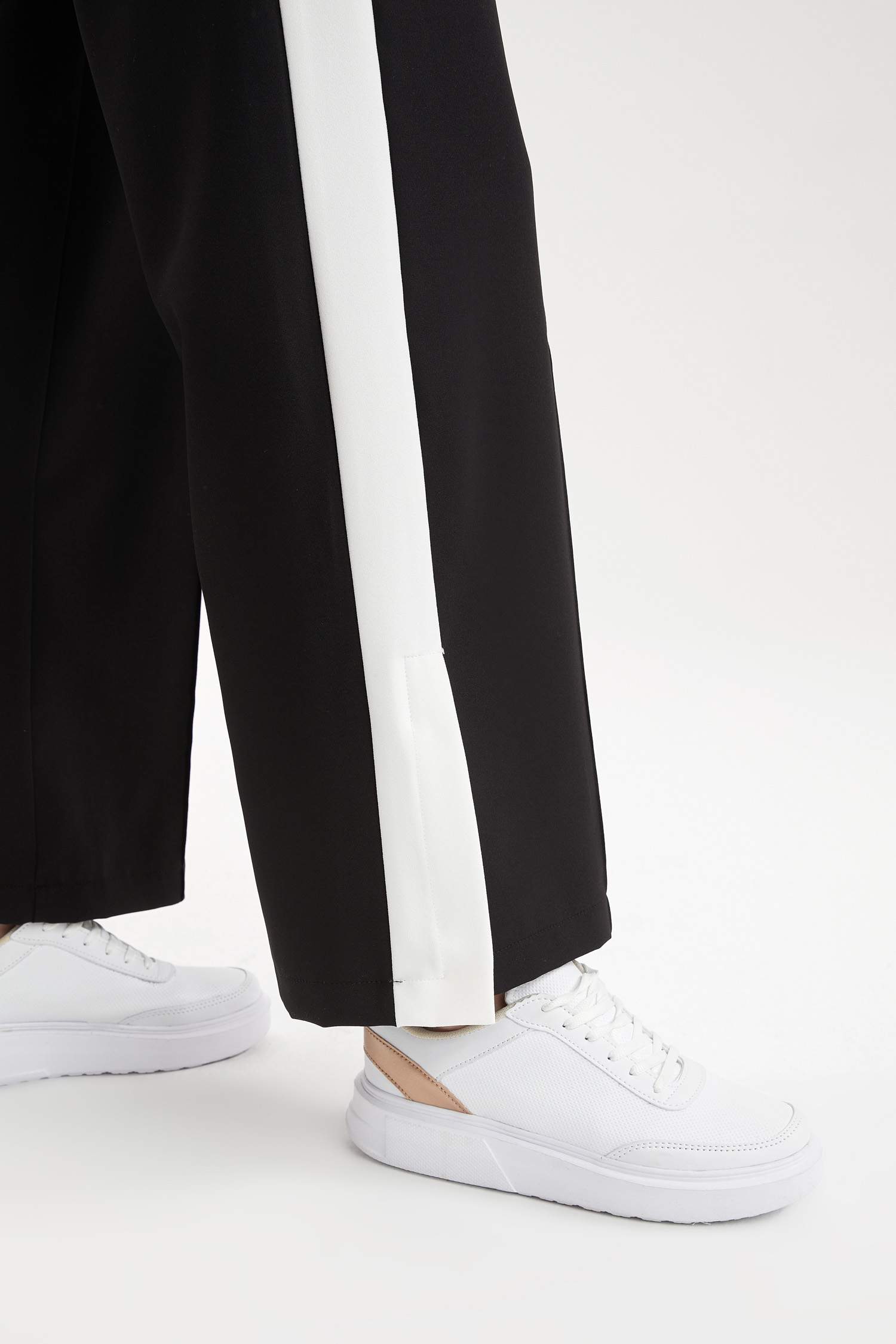 Weekday local online sweatpants