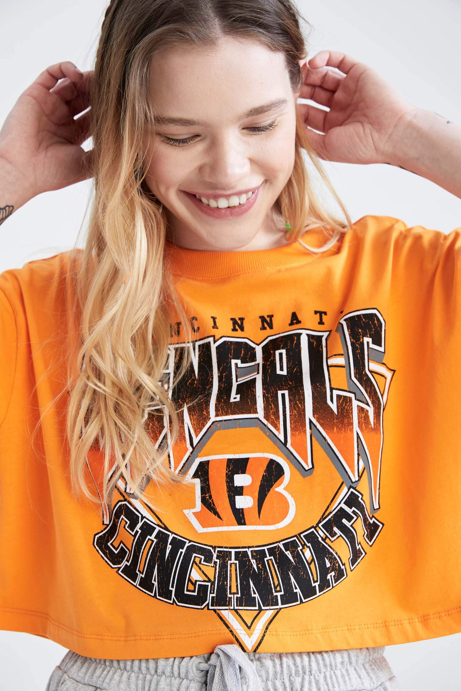 Orange WOMAN Oversize Fit Short Sleeve NFL Cincinnati Bengals Printed  T-Shirt 2432049