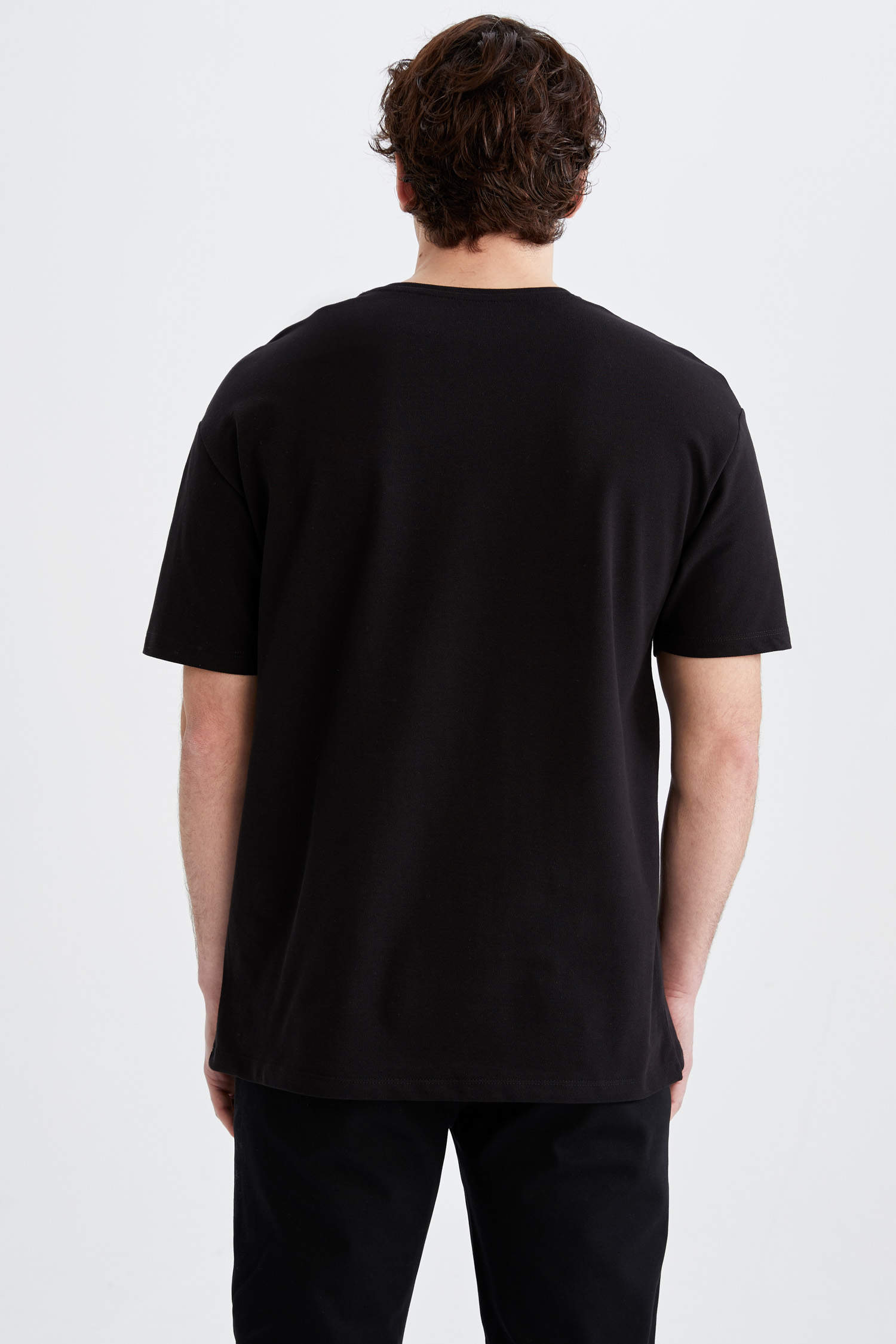 Black MAN Boxy Fit Short Sleeve T-Shirt 2401742 | DeFacto