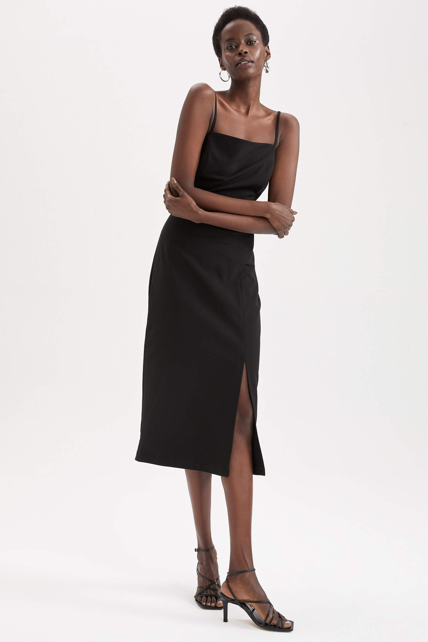 Defacto Slim Fit Kare Yaka Askılı Yırtmaç Detaylı Dokuma Elbise. 3