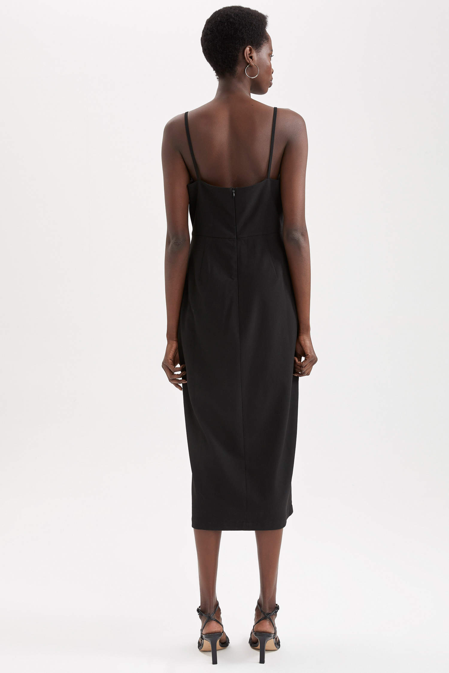 Defacto Slim Fit Kare Yaka Askılı Yırtmaç Detaylı Dokuma Elbise. 4