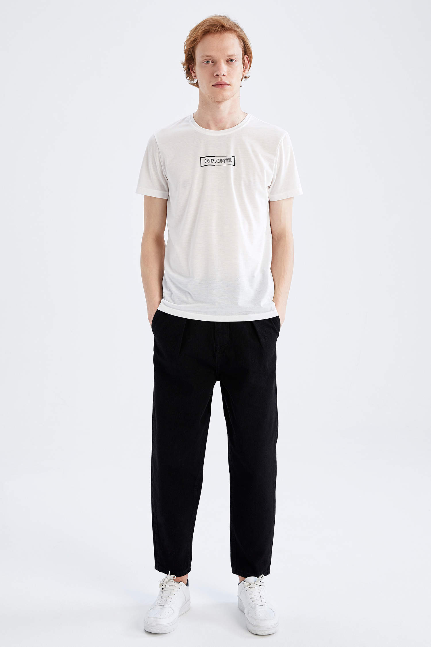 White MEN Slim Fit Short Sleeve T-Shirt 2409450 | DeFacto