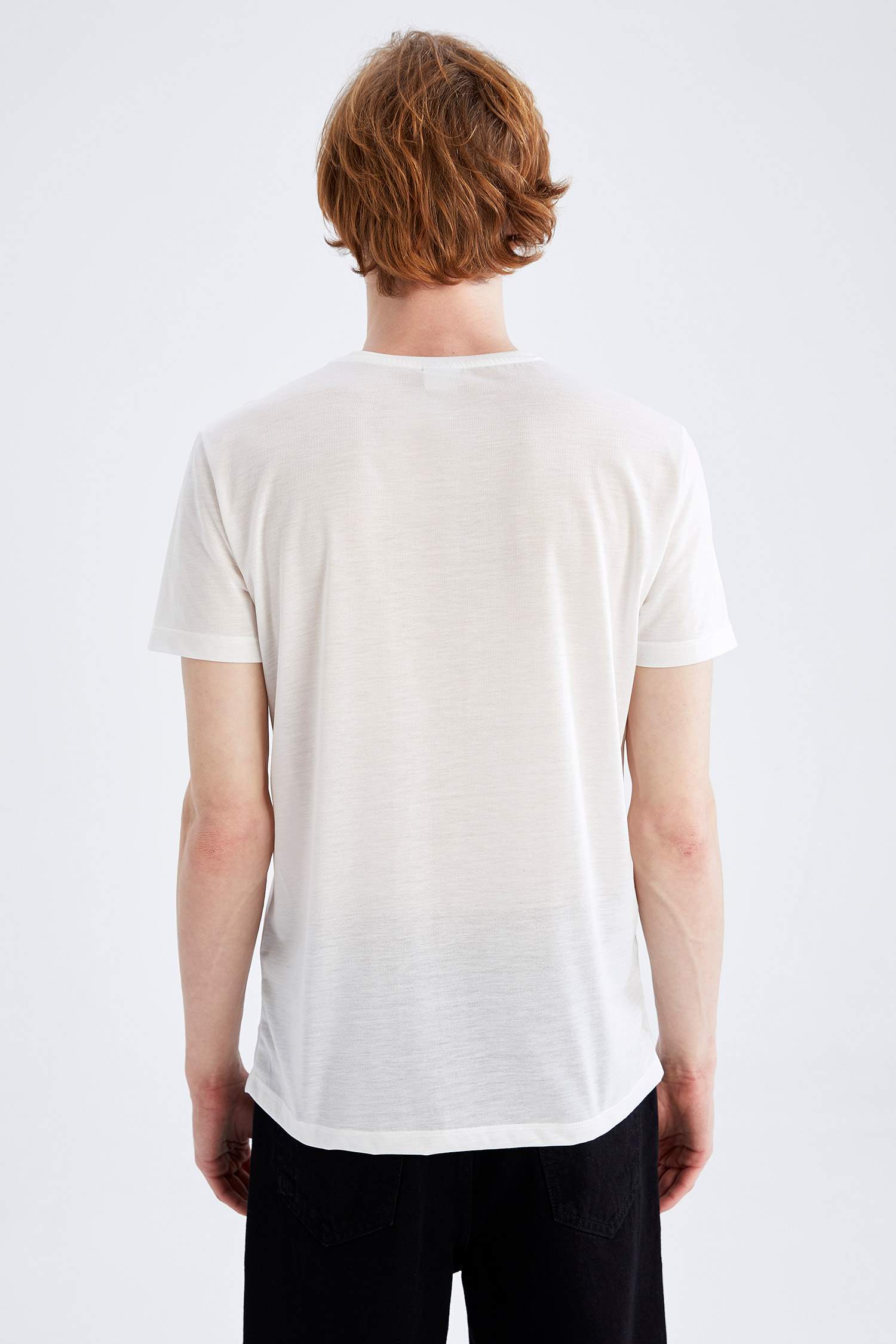 White MEN Slim Fit Short Sleeve TShirt 2409450 DeFacto