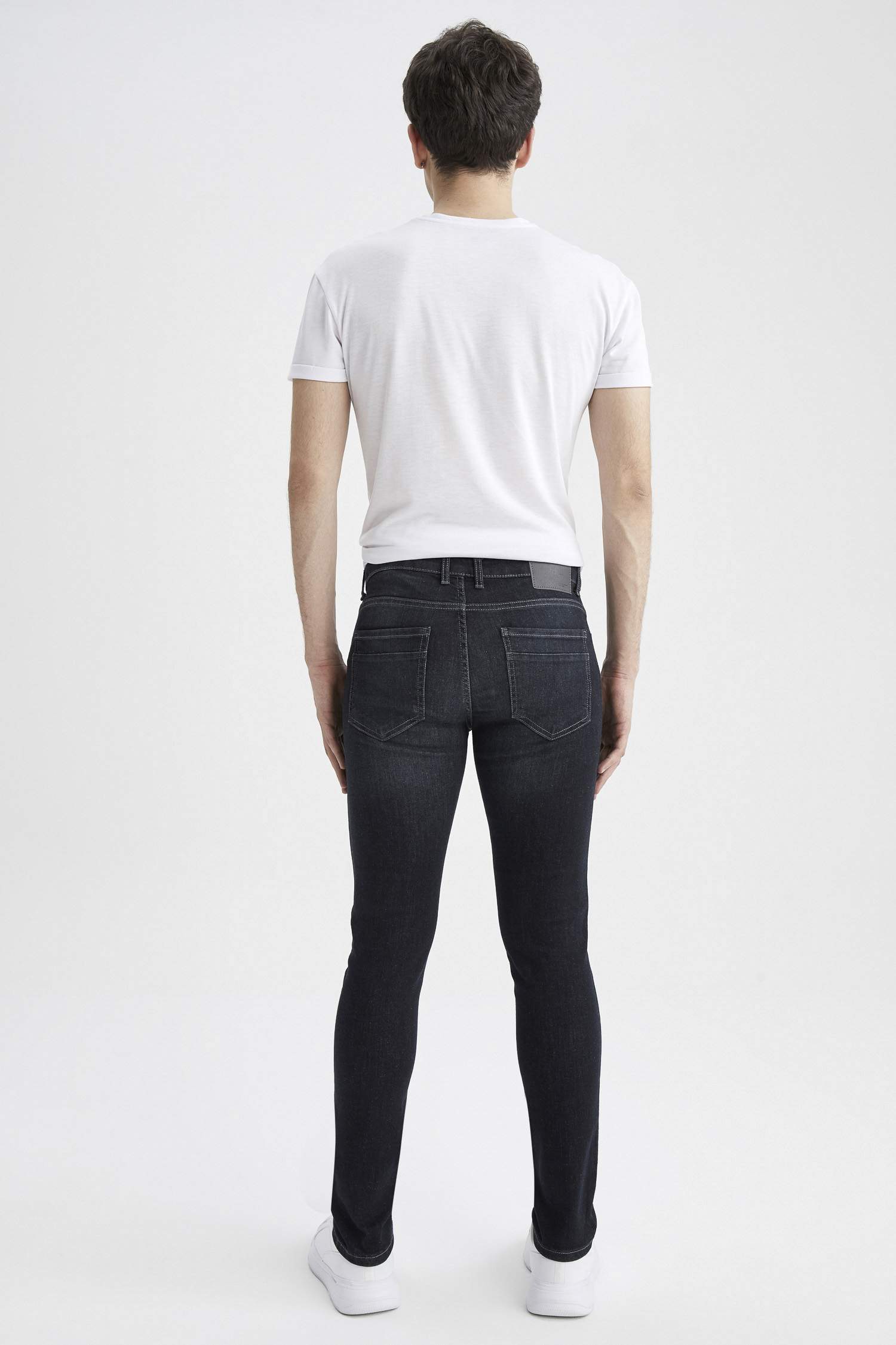 Indigo MAN Skinny Fit Straight Leg 