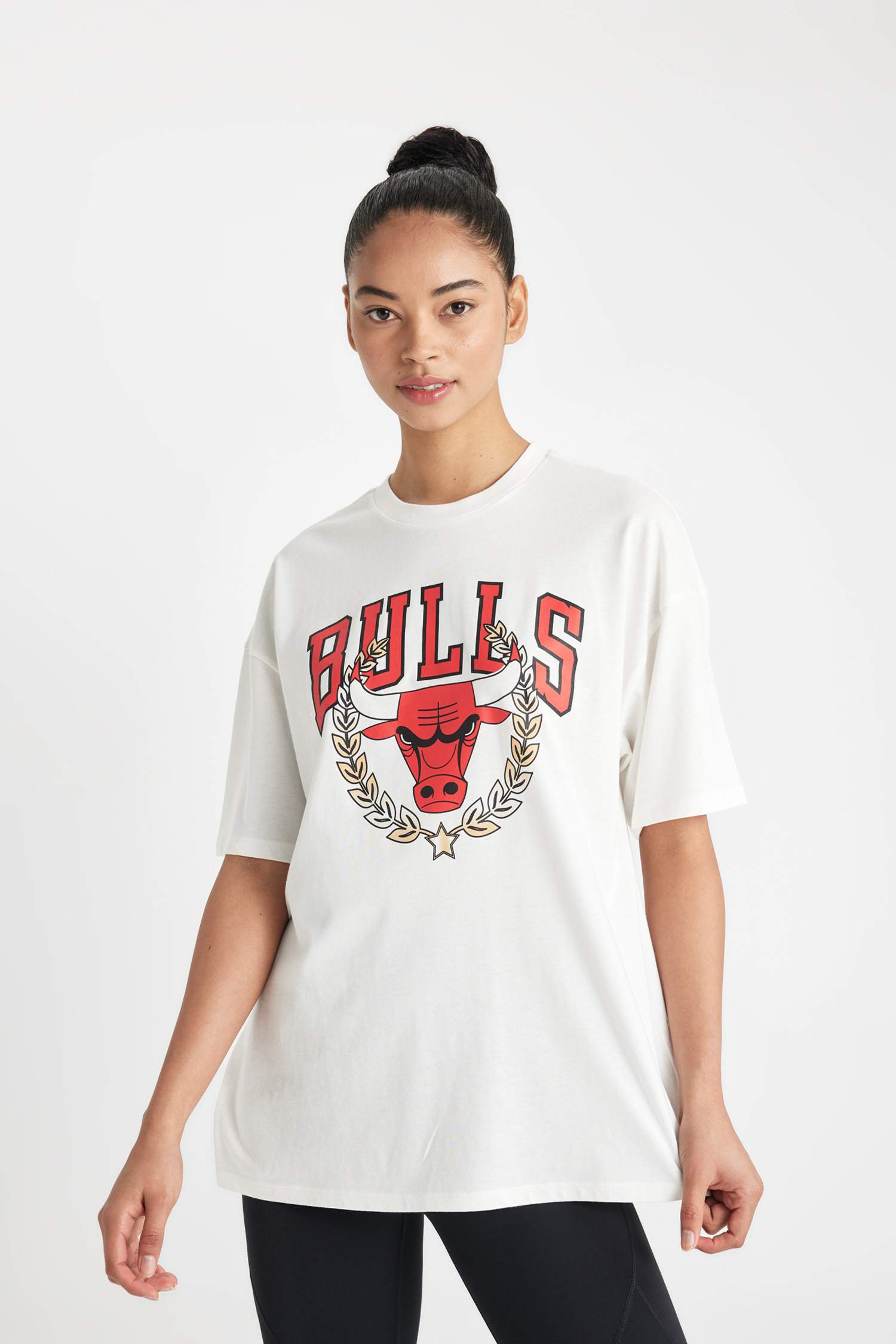 売れ筋商品|||ナイキ Tシャツ レディース トップス NBA CHICAGO BULLS BOXY TEE - Club wear - offwhite X2978AZ_24SM_WT32_04_02.jpg