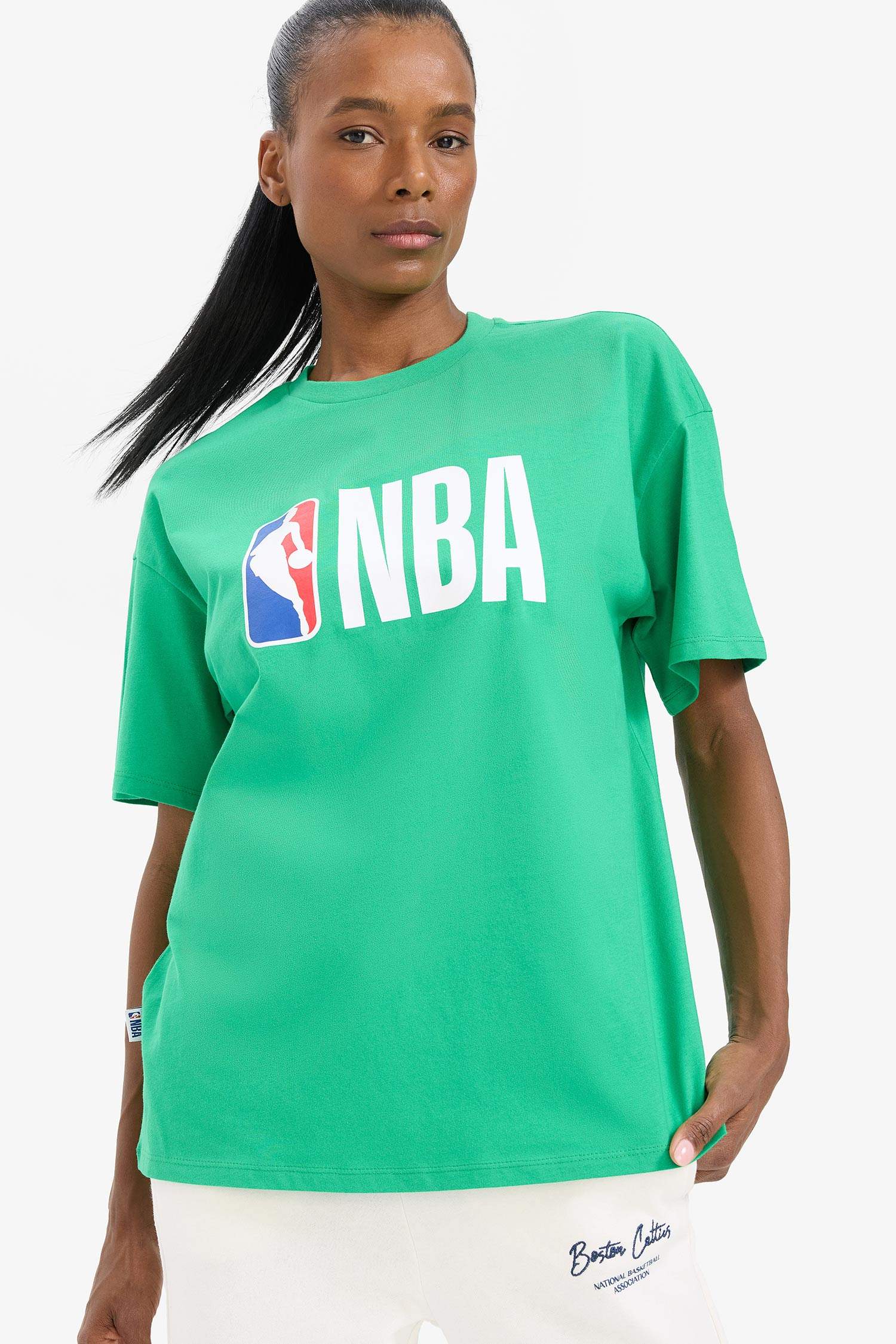 DeFactoFit NBA Wordmark Oversize Geniş Kalıp Bisiklet Yaka Kısa Kollu Tişört