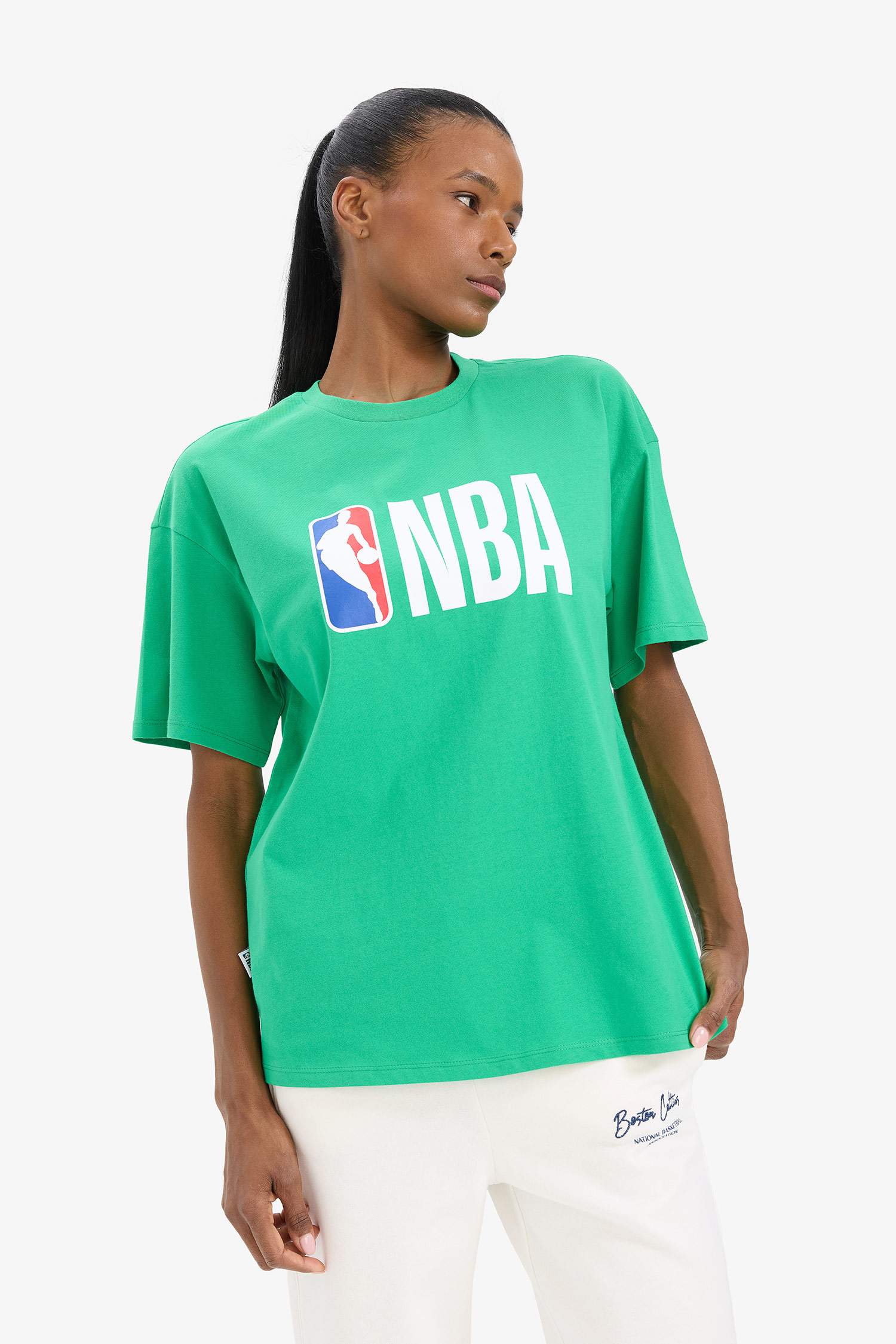 DeFactoFit NBA Wordmark Oversize Geniş Kalıp Bisiklet Yaka Kısa Kollu Tişört