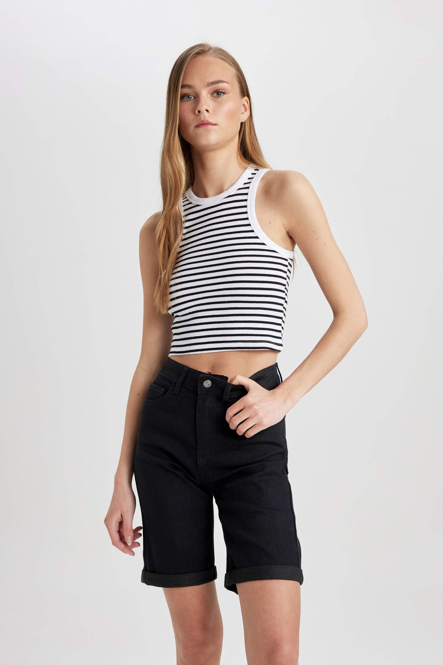 Fitted Crew Neck Ribbed Camisole Singlet