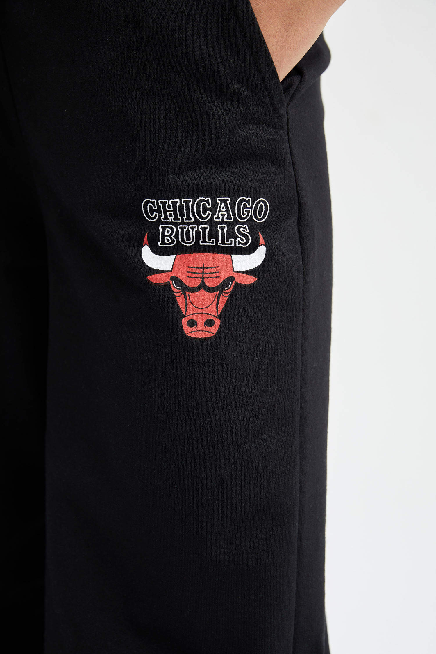 Defacto Fit NBA Chicago Bulls Lisanslı Geniş Paça Geri Dönüşümlü Jogger Eşofman Altı. 4
