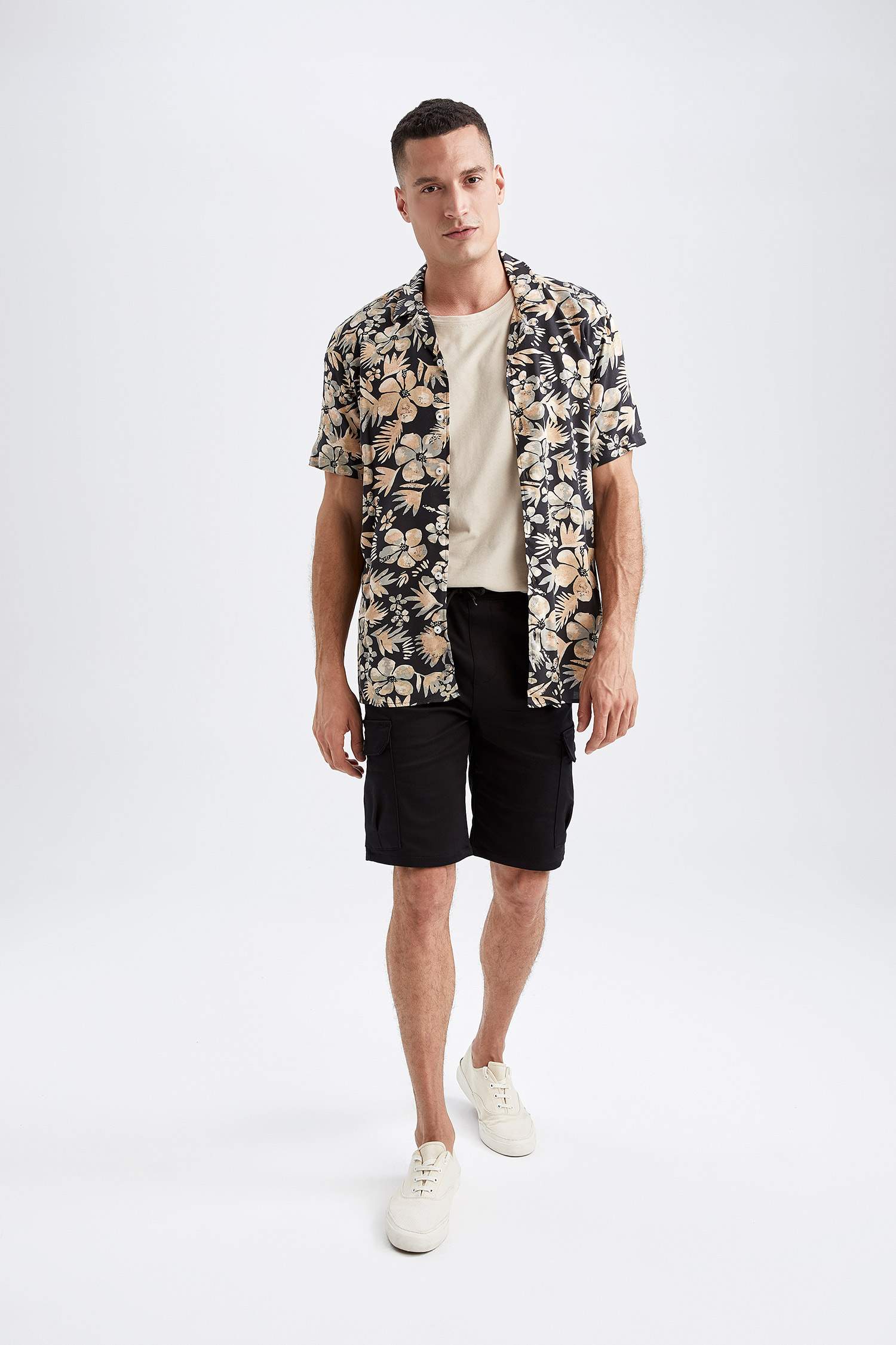 Short Bermuda à coupe régulière