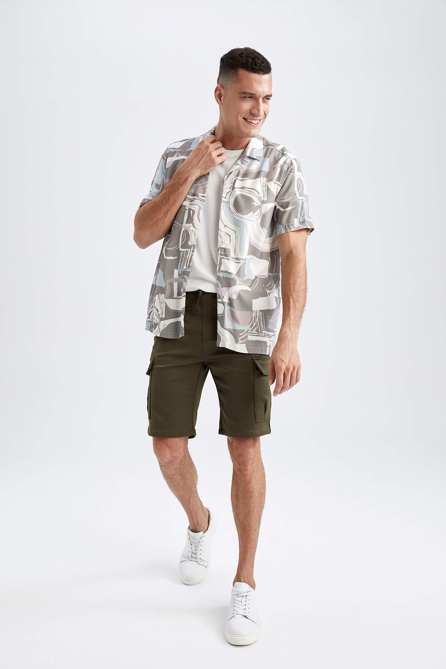 Short Bermuda à coupe régulière