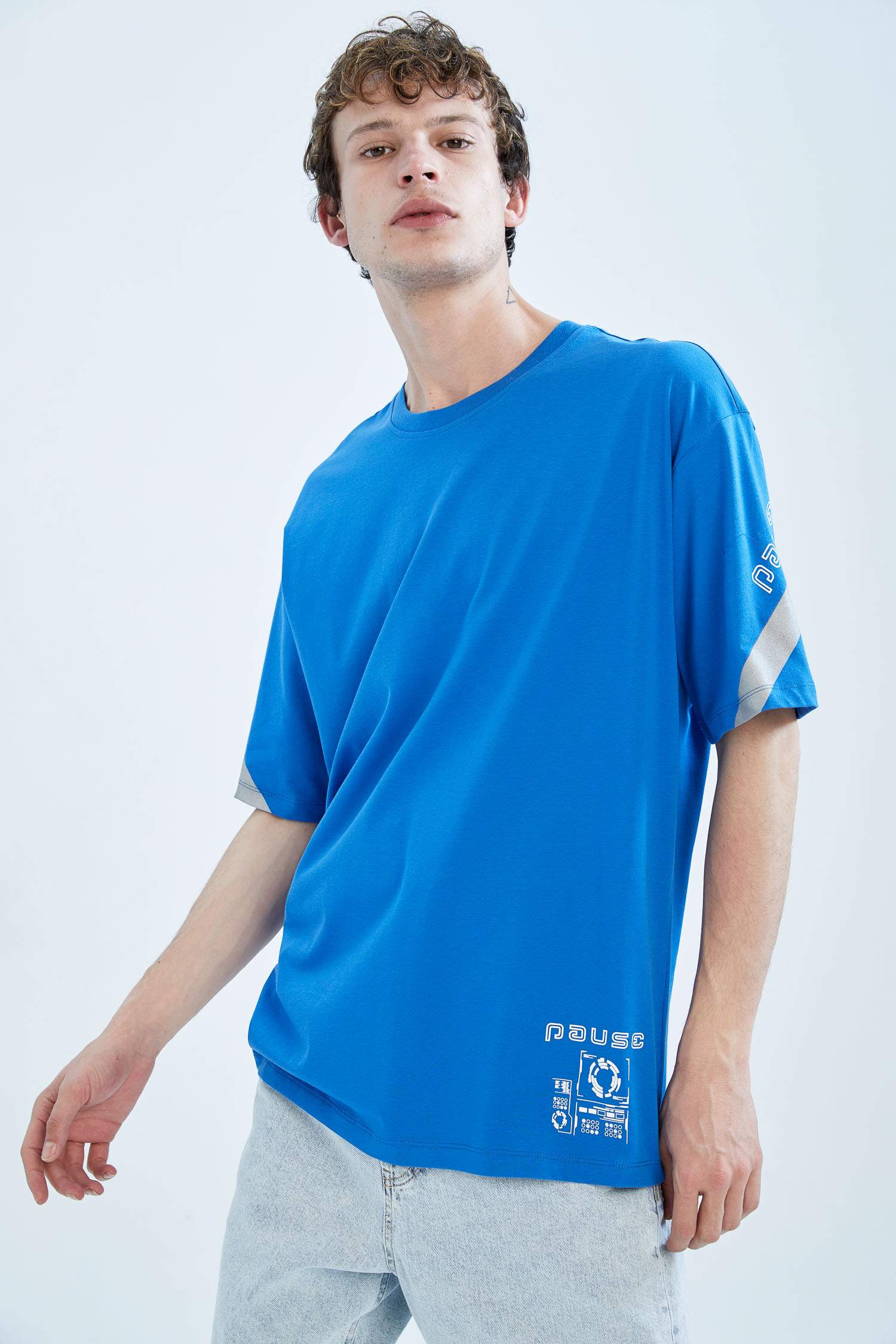 Blue MAN Oversize Fit Crew Neck Printed TShirt 2453169 DeFacto