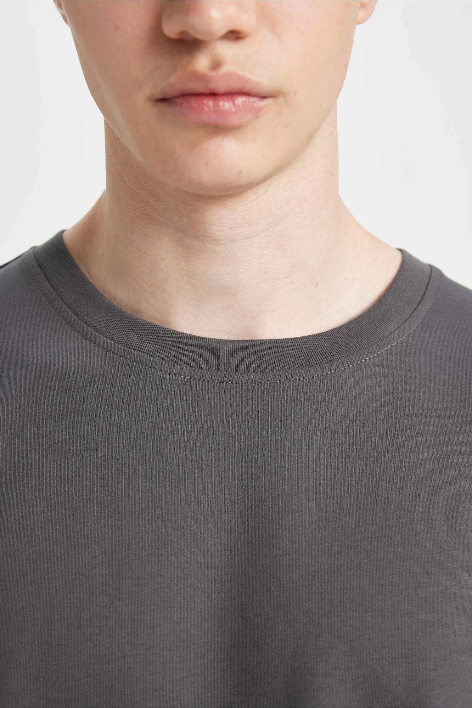 Футболка базовая оверсайз с круглым вырезом