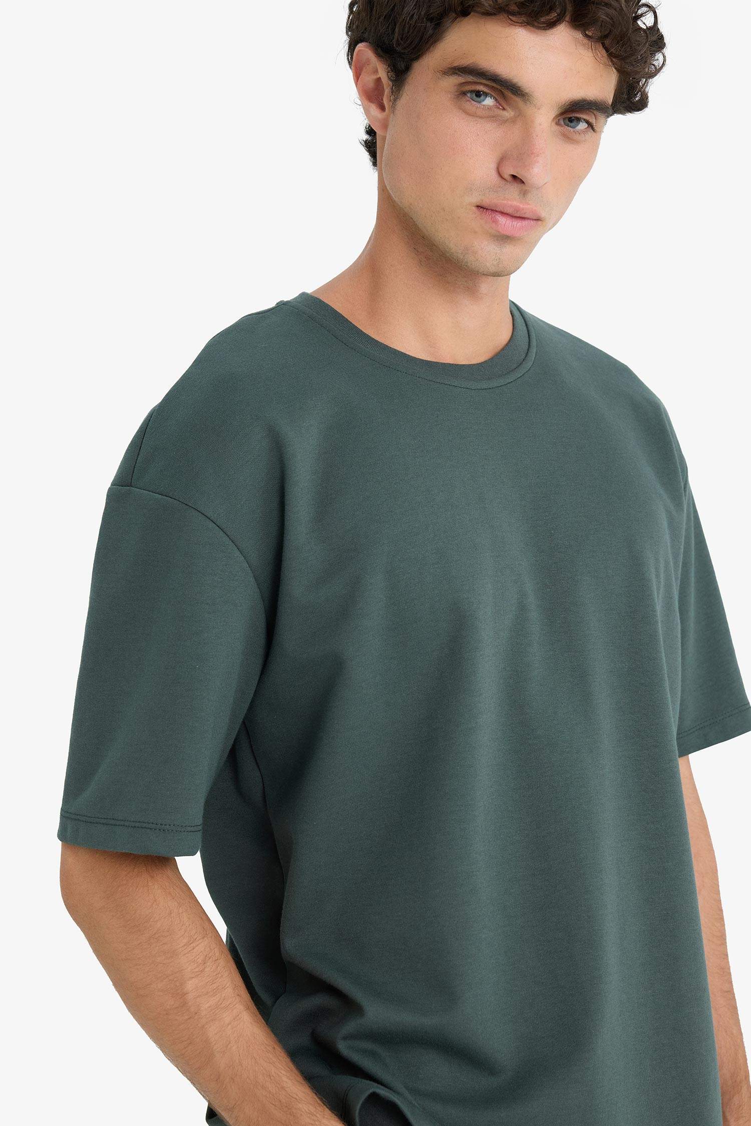 Oversize Geniş Kalıp Bisiklet Yaka Ağır Kumaş Basic Düz Kısa Kollu Tişört