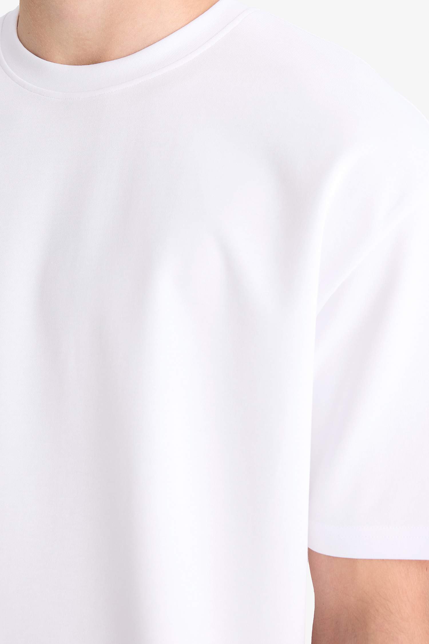 Oversize Geniş Kalıp Bisiklet Yaka Ağır Kumaş Basic Düz Kısa Kollu Tişört