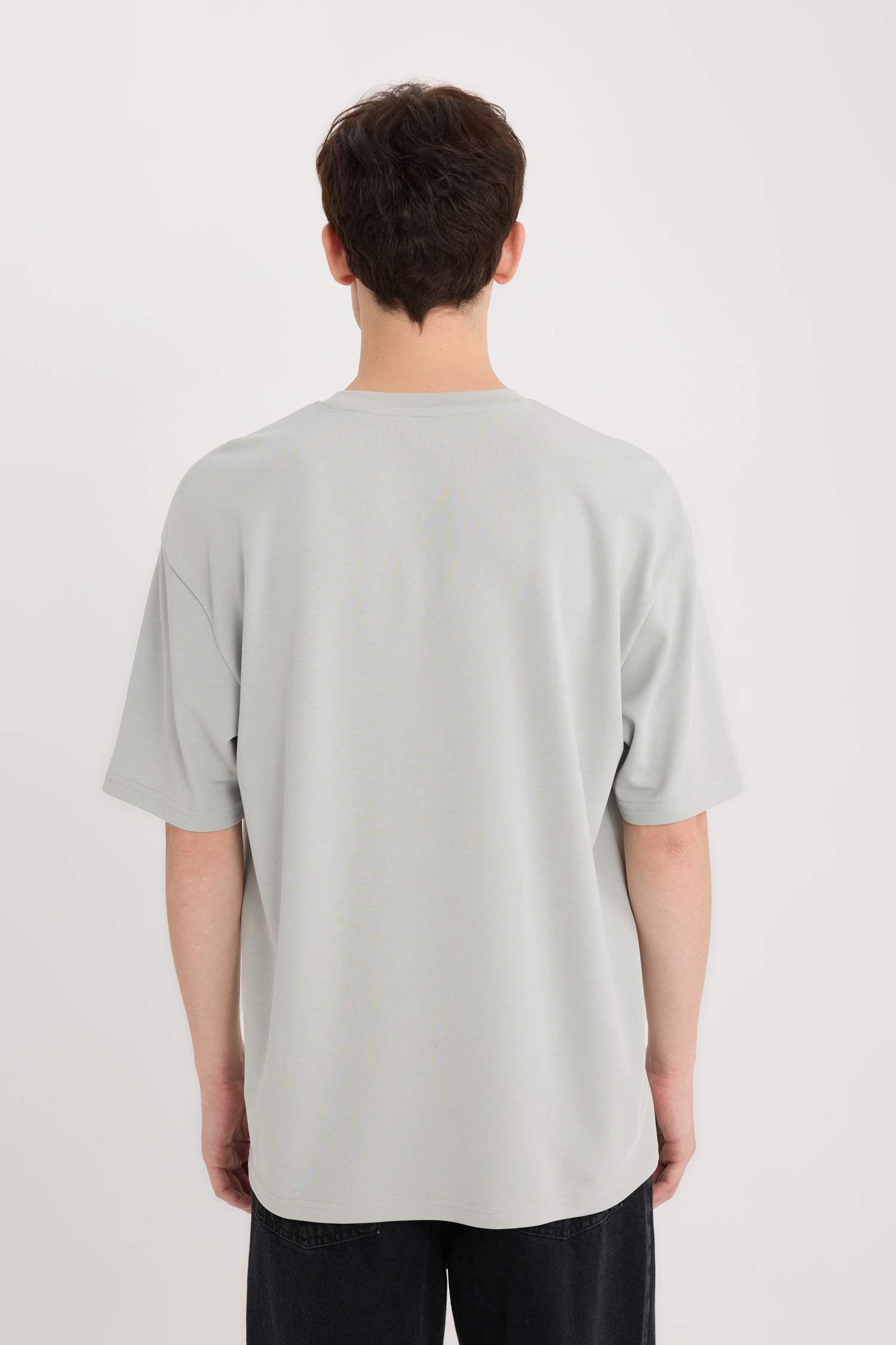 تيشيرت تقيل نص كم اوفر سايز برقبة مستديرة