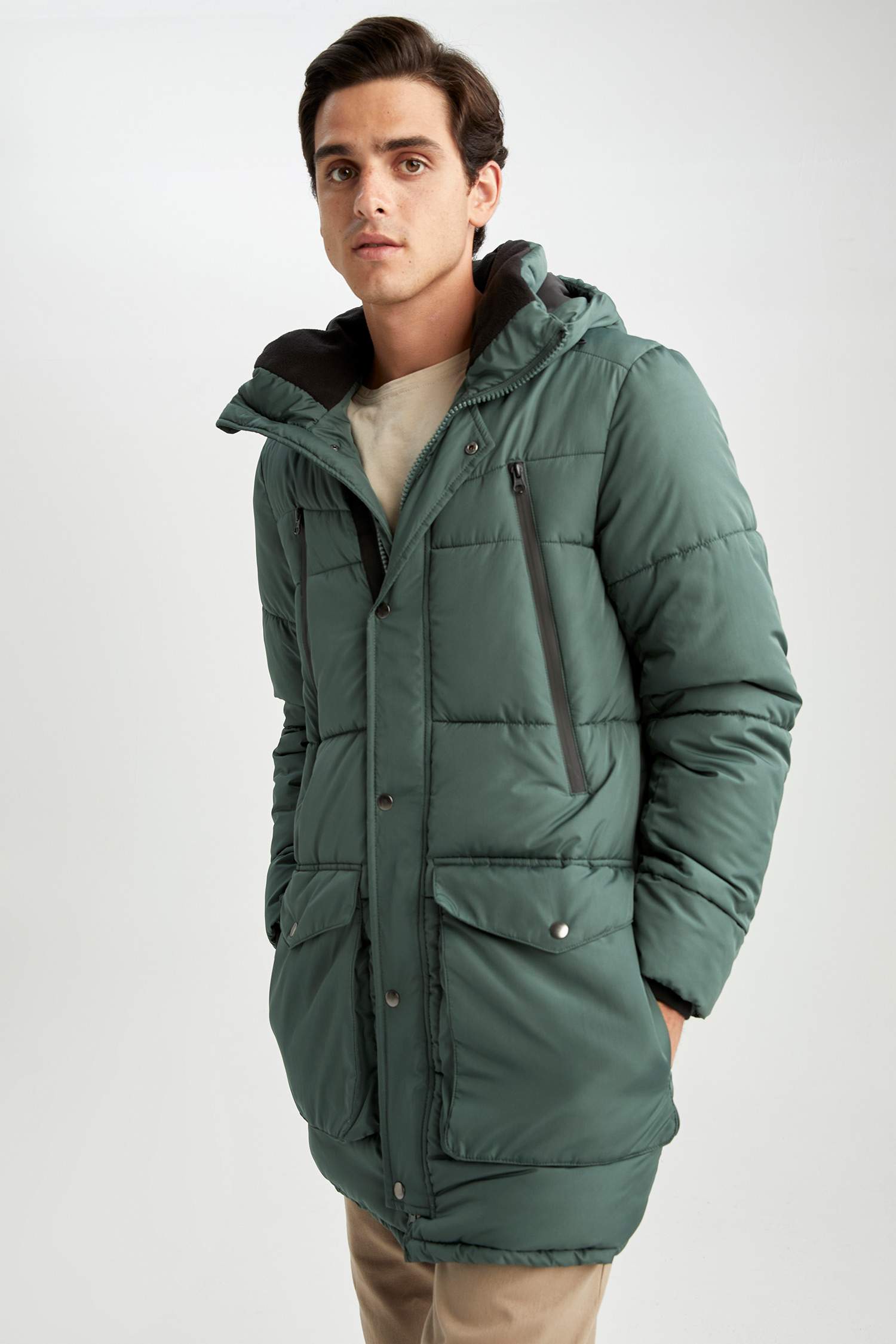 Su Geçirmez Kapüşonlu Şişme Mont