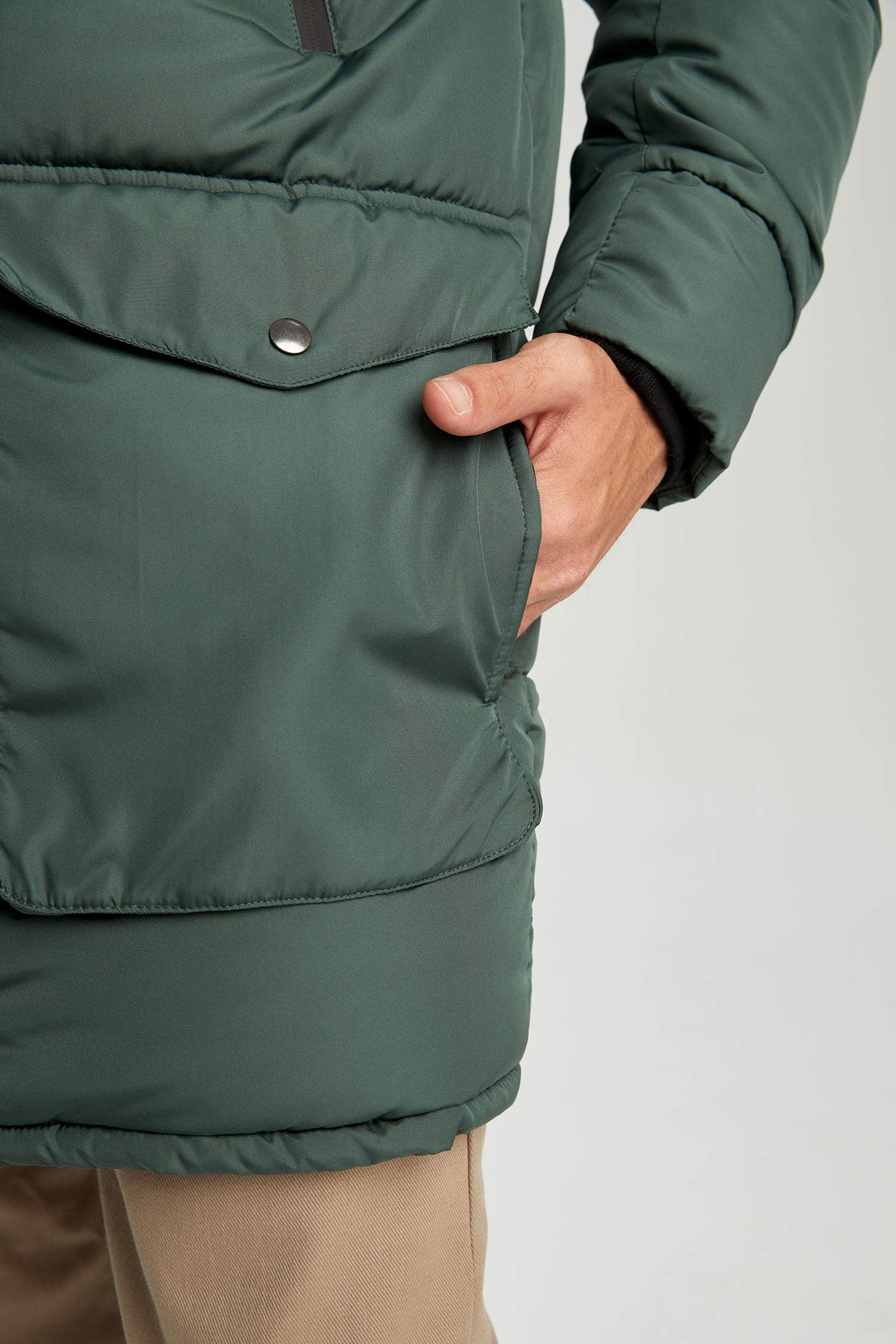 Su Geçirmez Kapüşonlu Şişme Mont