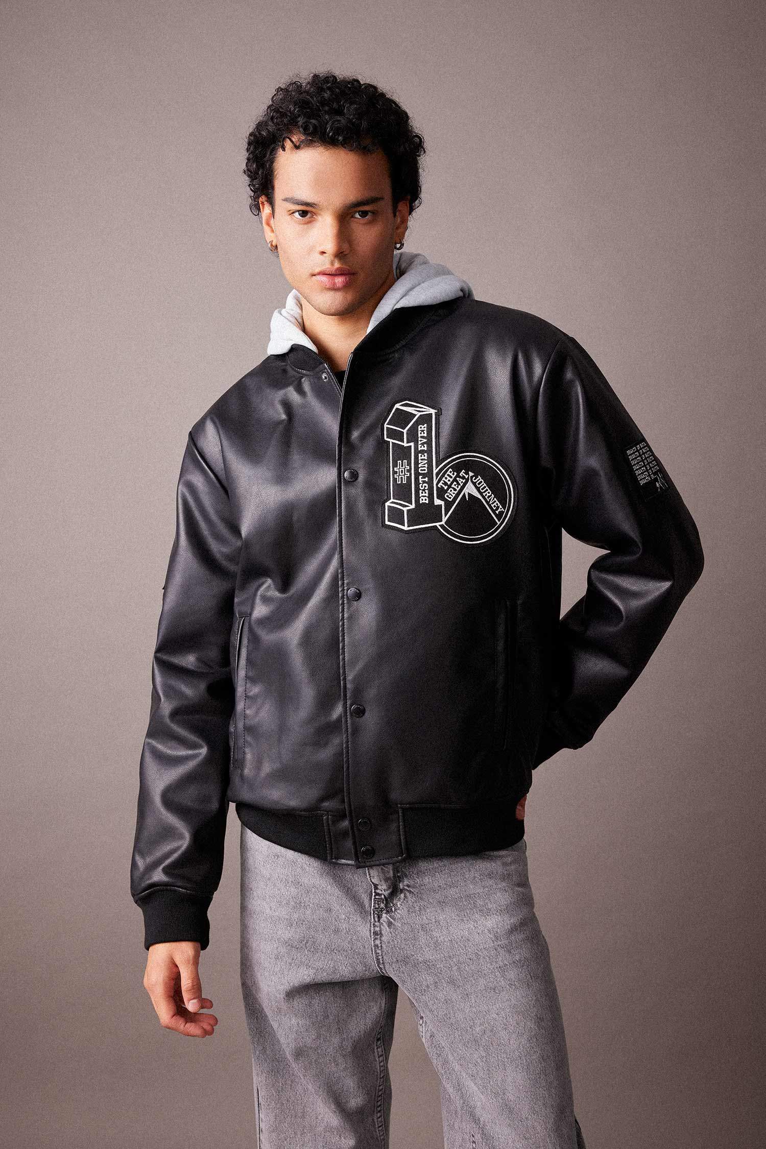 Кожаная куртка бомбер оверсайз с капюшоном