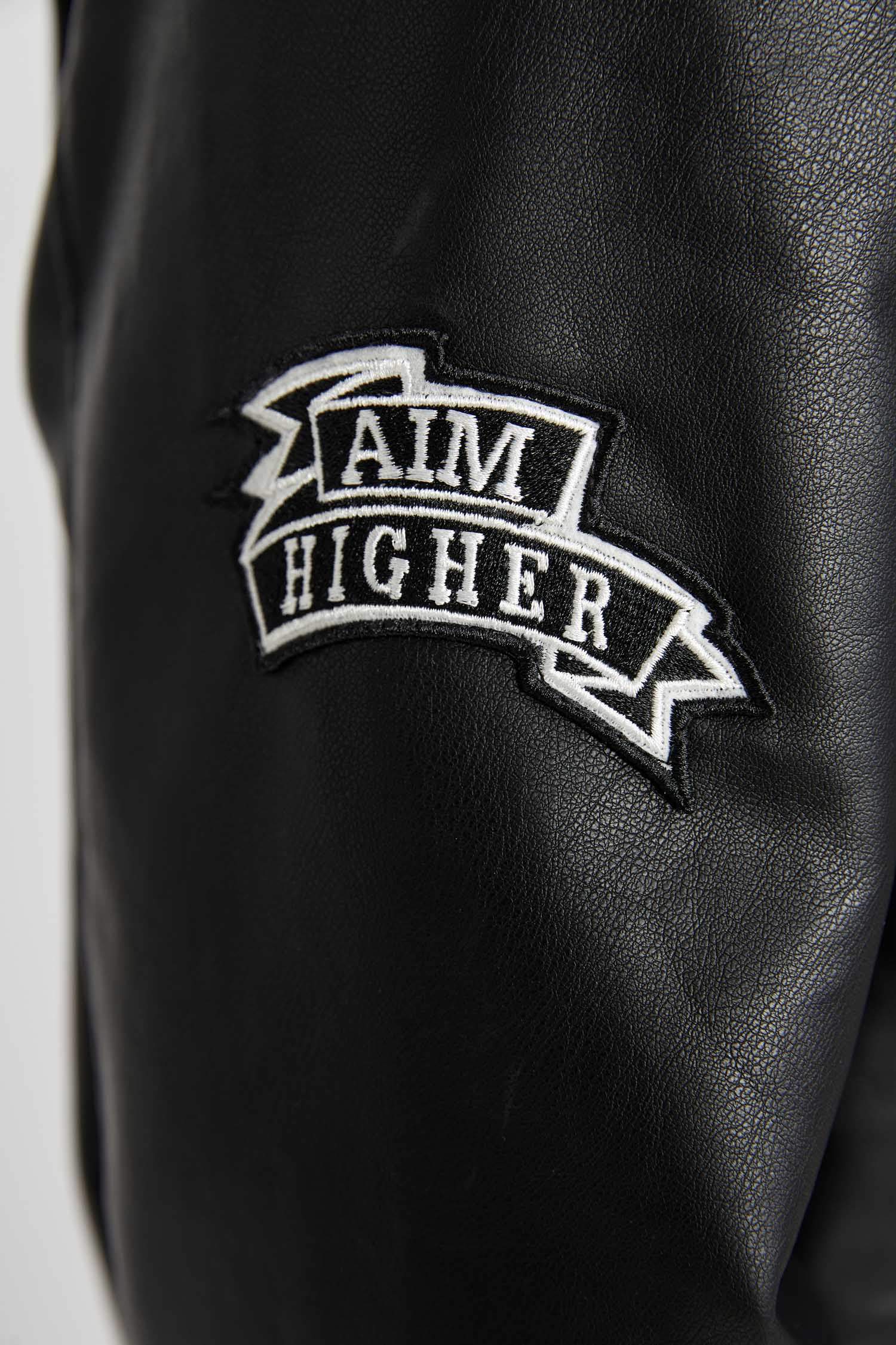 Кожаная куртка бомбер оверсайз с капюшоном